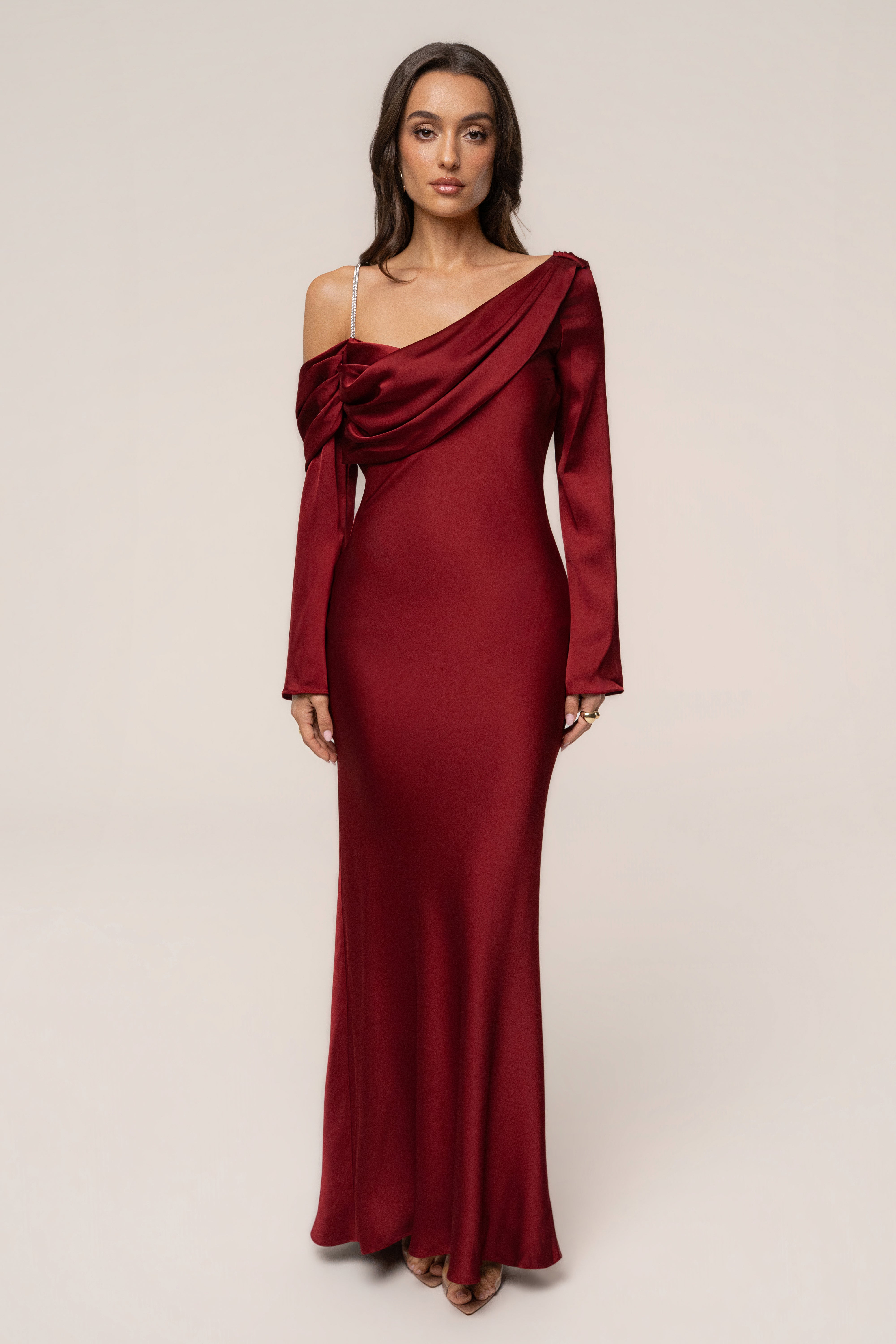 « L'Unique » — Robe Longue en Satin, Rouge