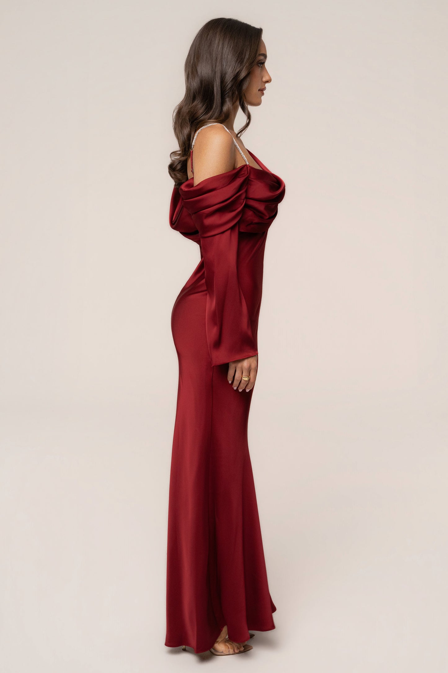 « L'Unique » — Robe Longue en Satin, Rouge