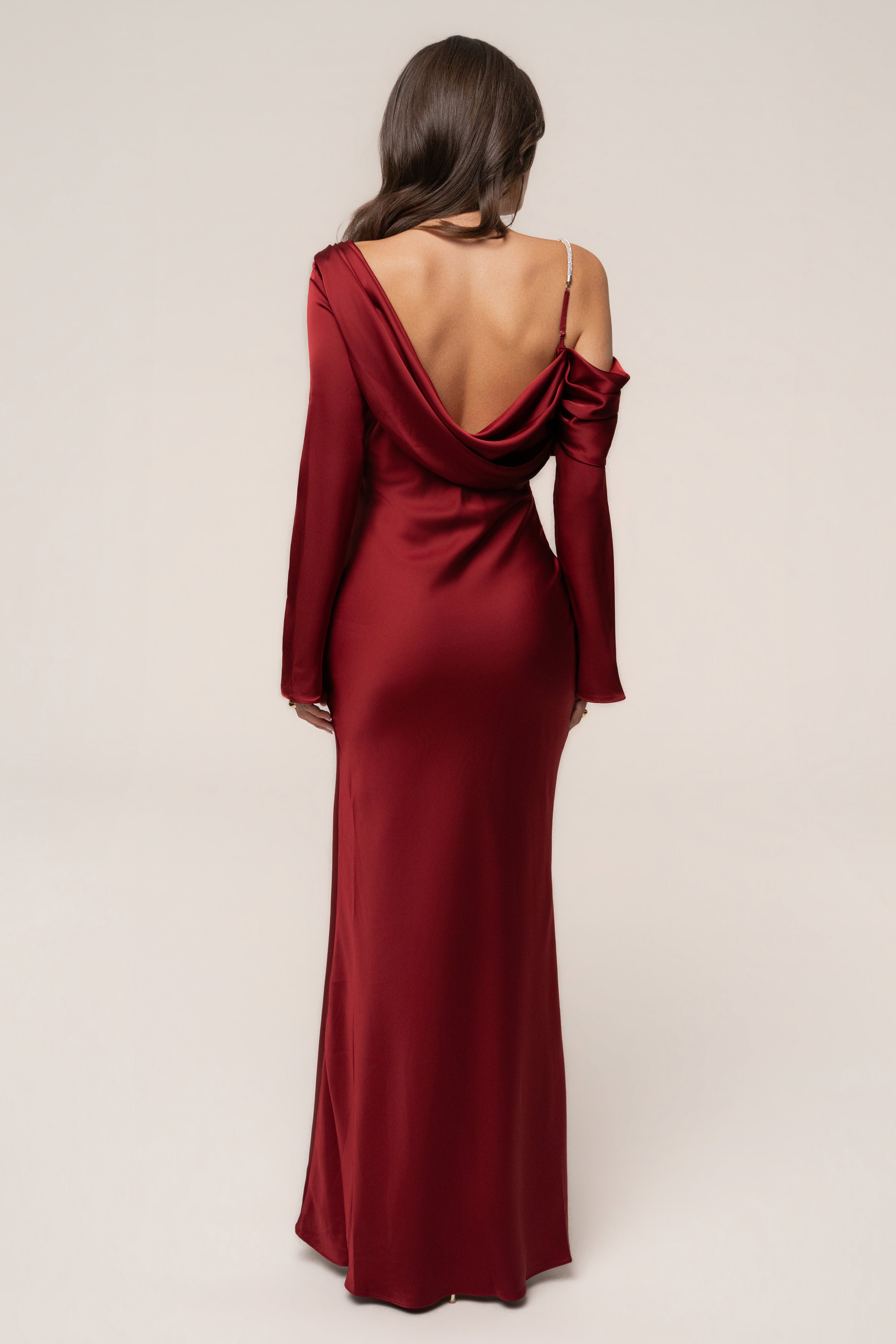 « L'Unique » — Robe Longue en Satin, Rouge