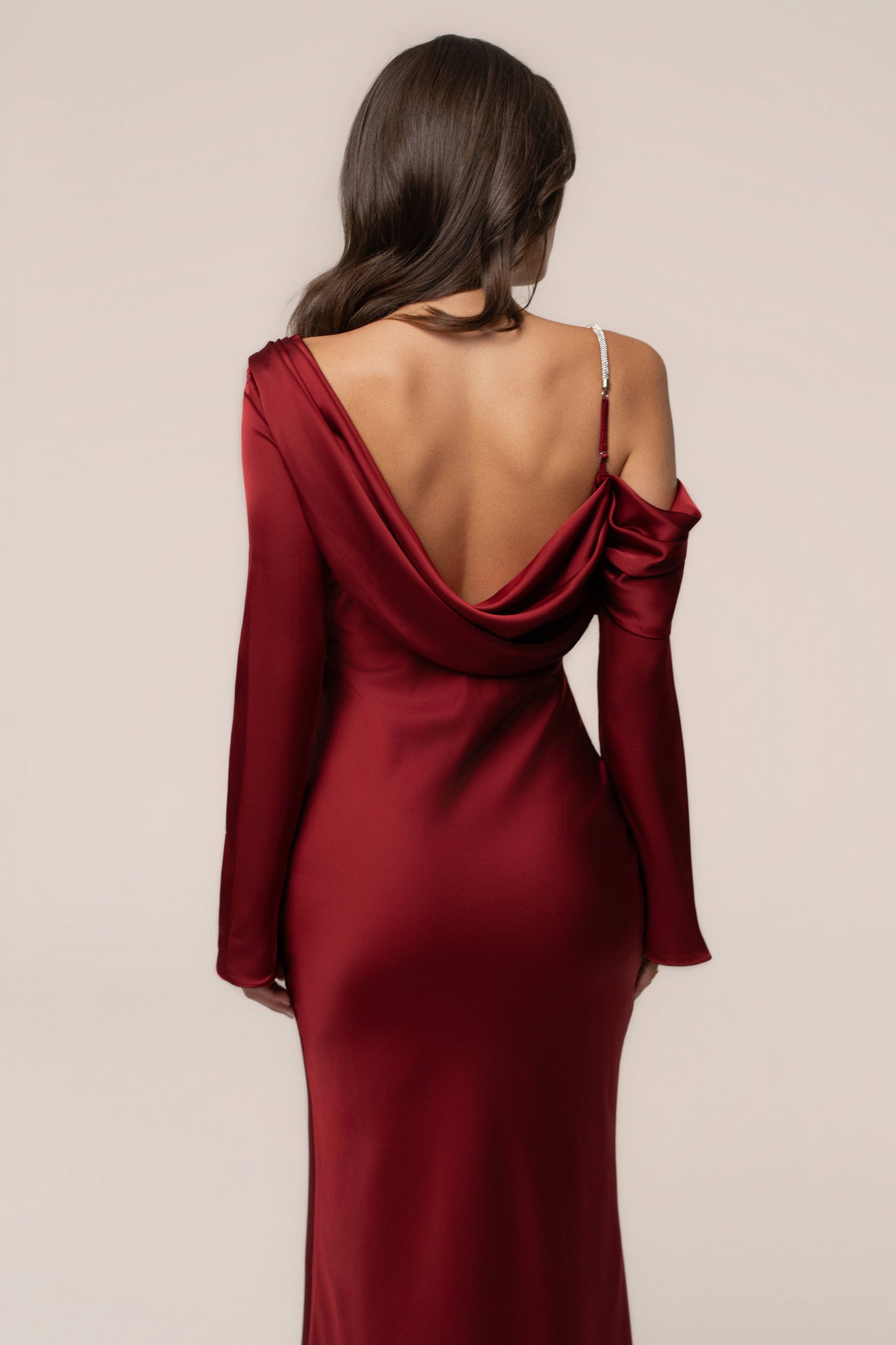 « L'Unique » — Robe Longue en Satin, Rouge
