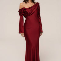 « L'Unique » — Robe Longue en Satin, Rouge
