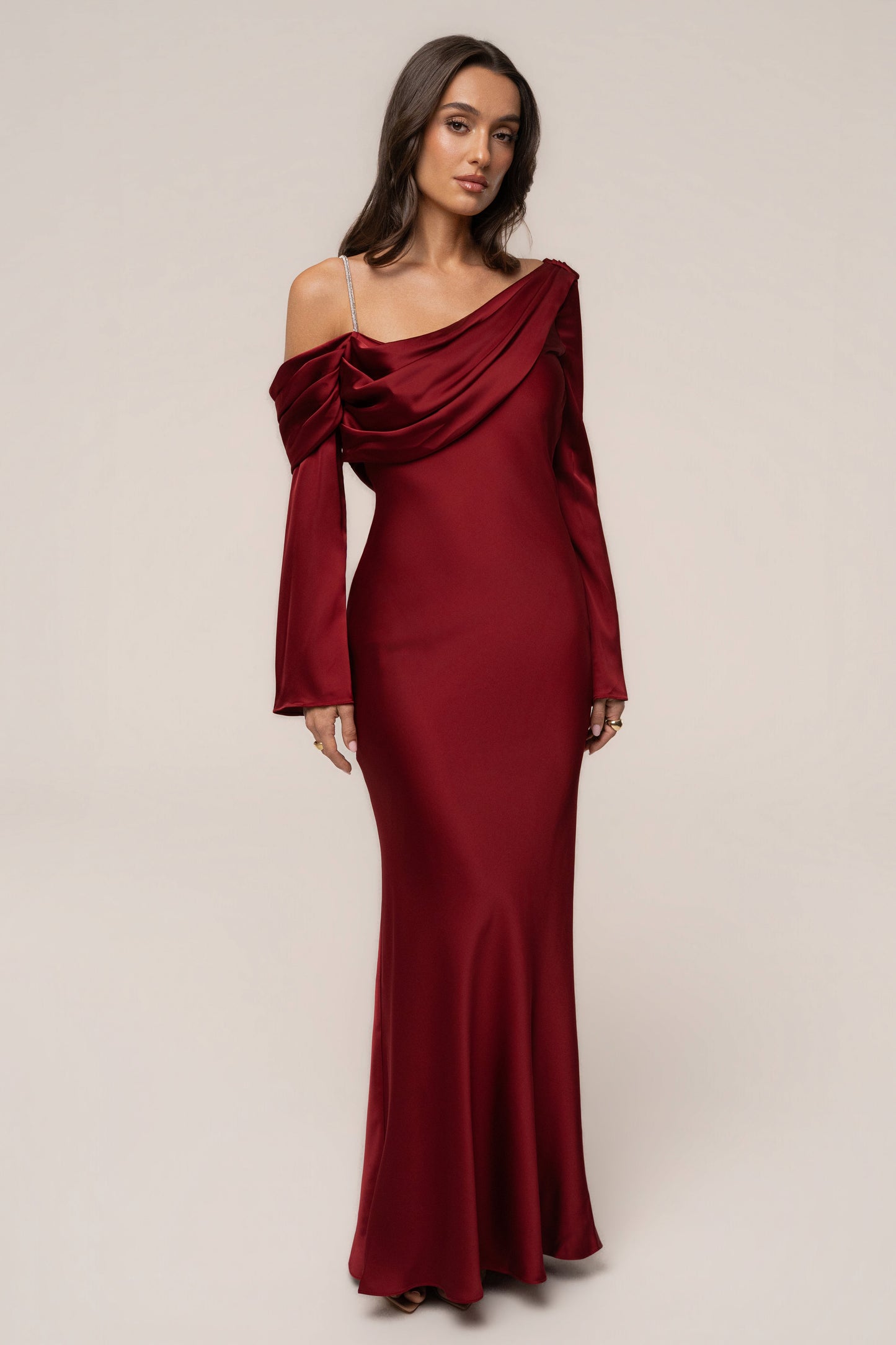 « L'Unique » — Robe Longue en Satin, Rouge