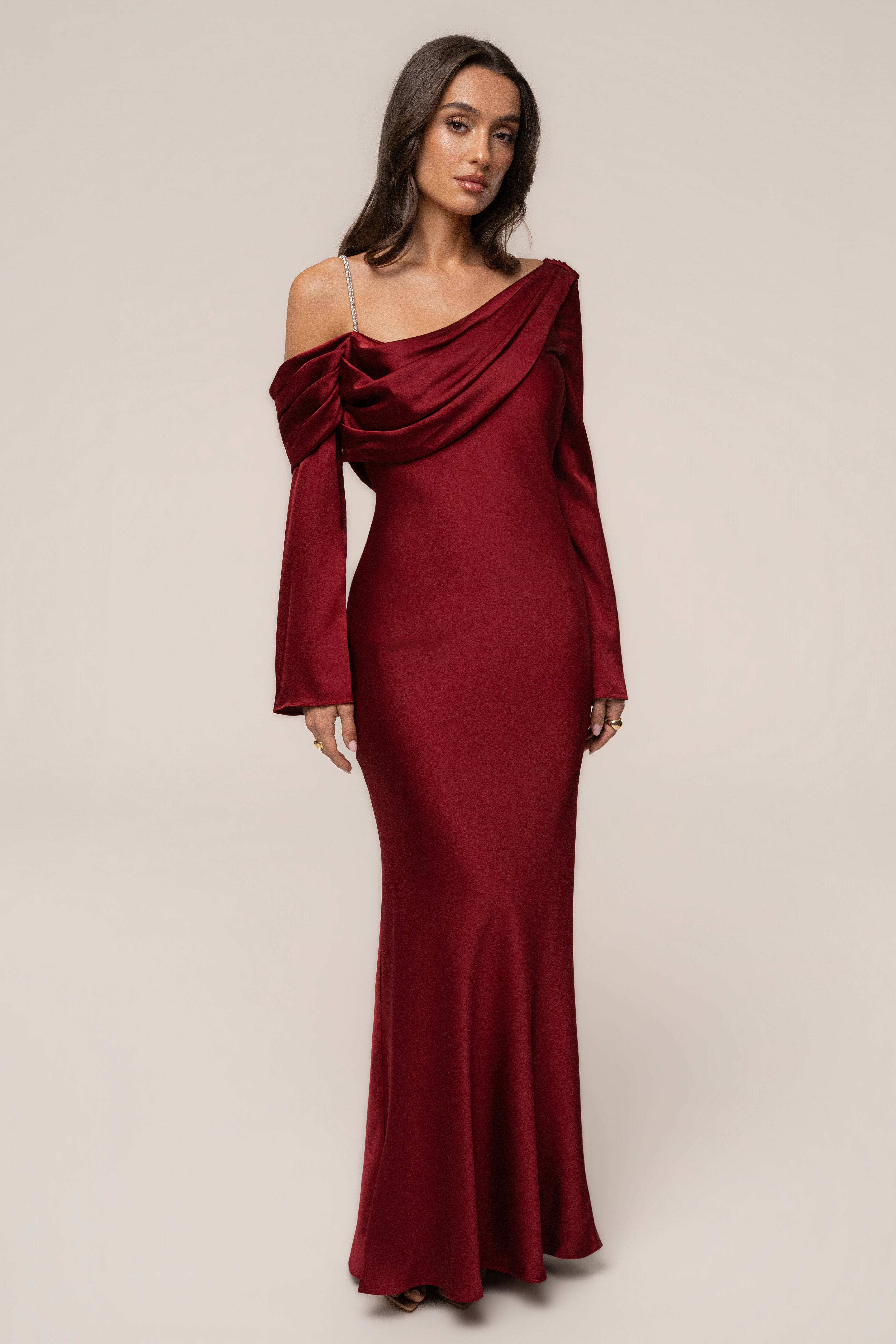 « L'Unique » — Robe Longue en Satin, Rouge