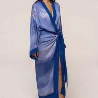 « Bahía » — Kimono Long Satiné Imprimé, Bleu