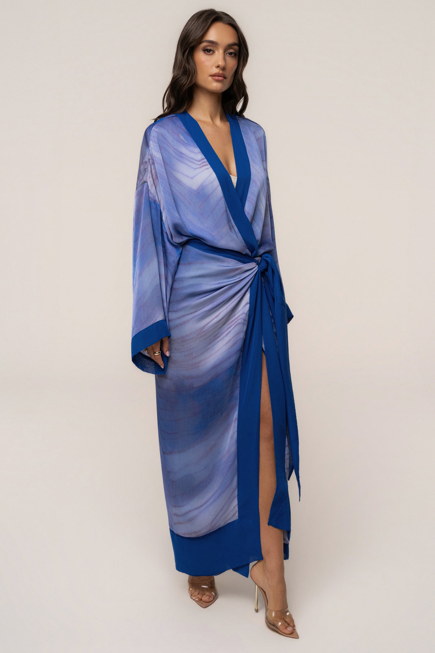 « Bahía » — Kimono Long Satiné Imprimé, Bleu