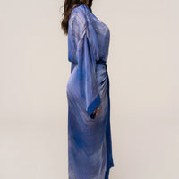 « Bahía » — Kimono Long Satiné Imprimé, Bleu