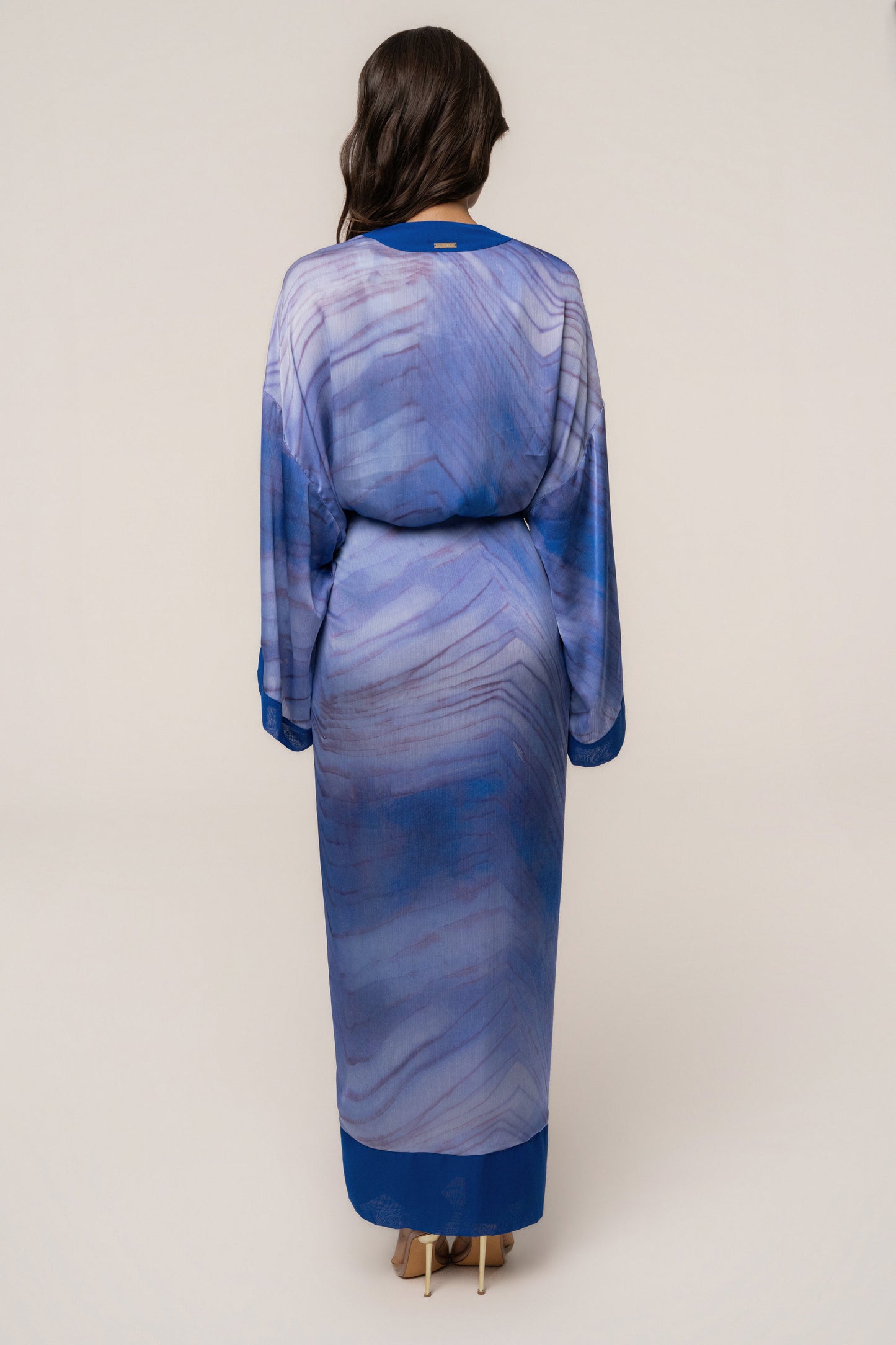 « Bahía » — Kimono Long Satiné Imprimé, Bleu