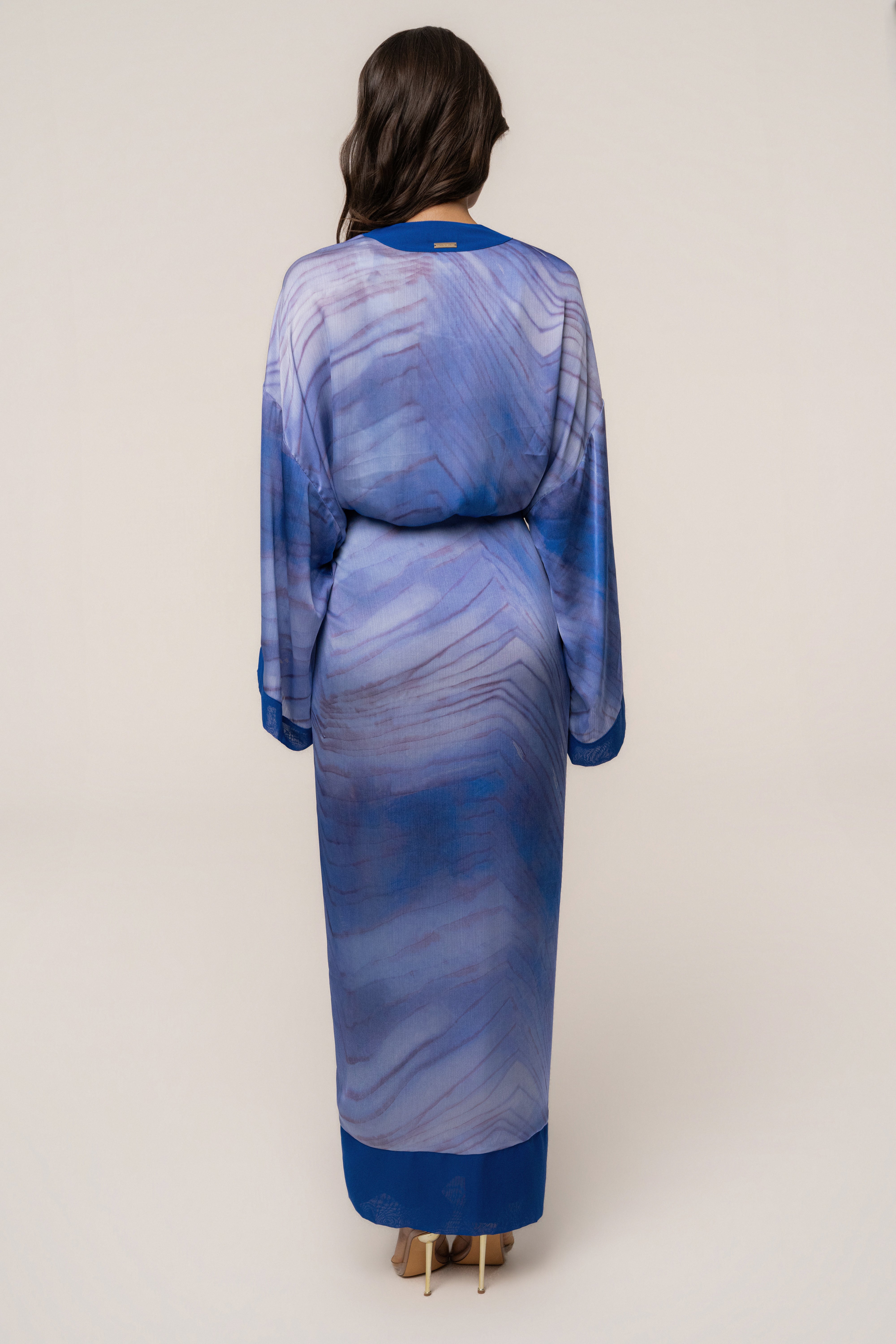 « Bahía » — Kimono Long Satiné Imprimé, Bleu