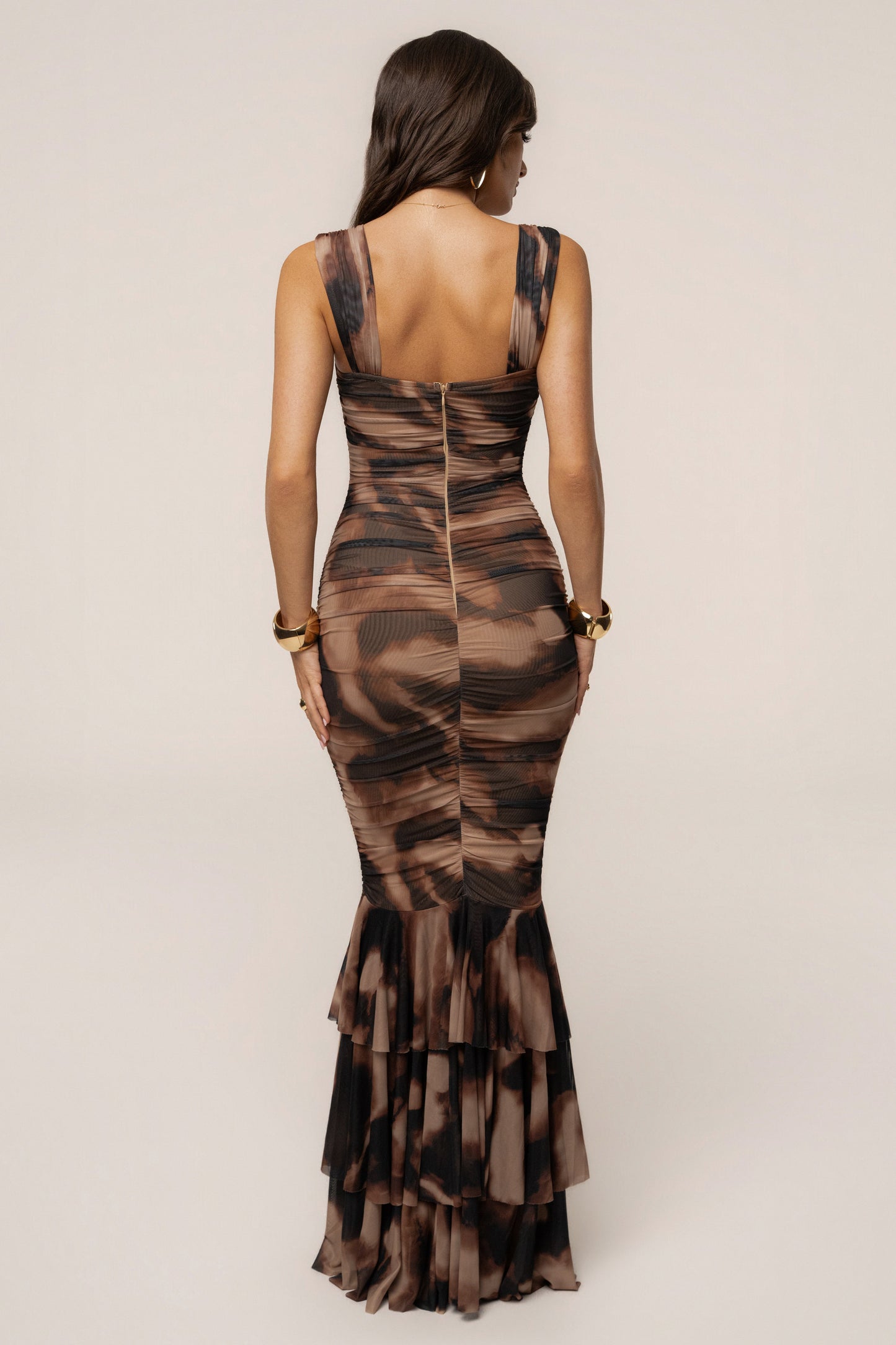 « Éclat Sauvage » — Robe Longue Maille Imprimée à Volants, Multicolore