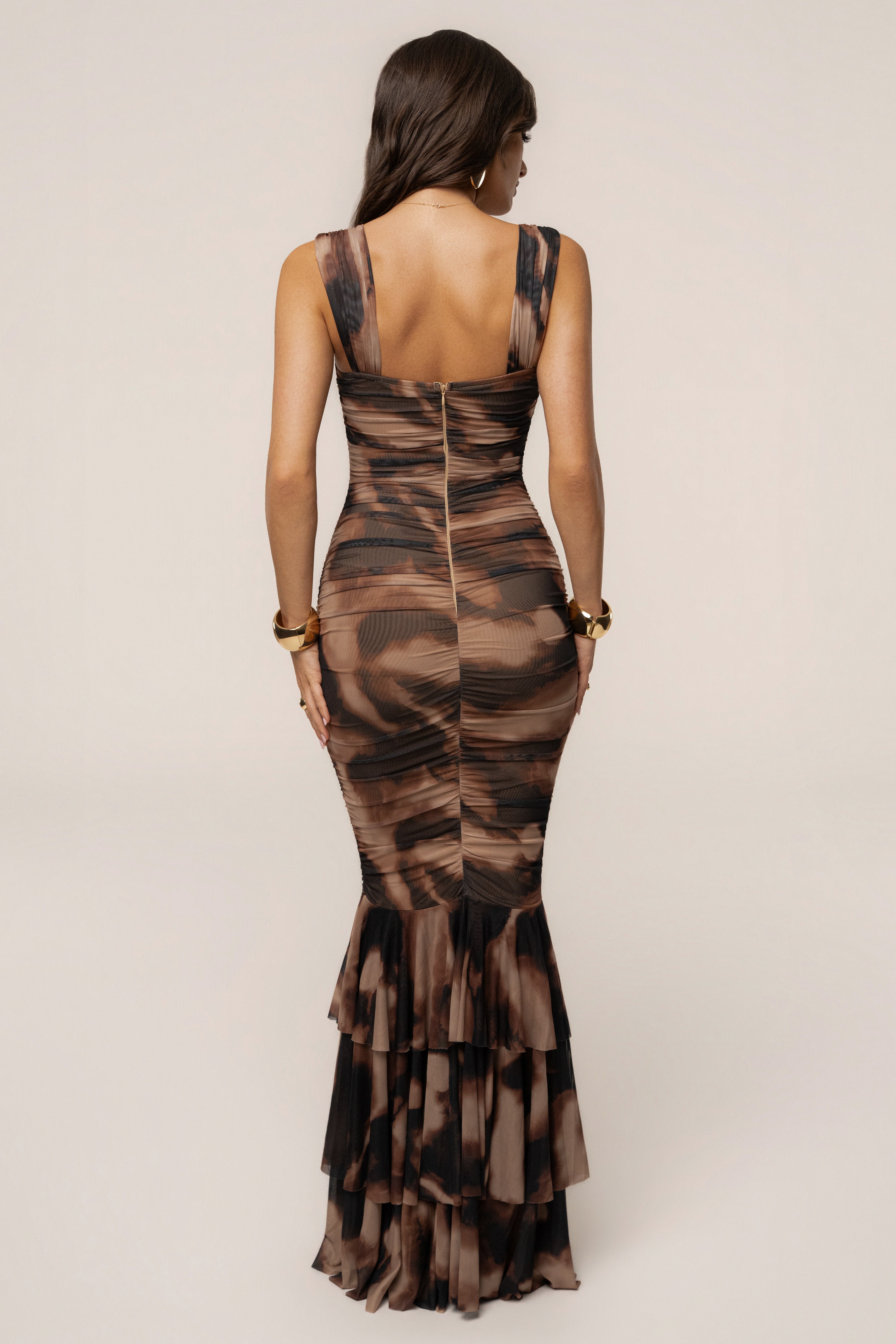 « Éclat Sauvage » — Robe Longue Maille Imprimée à Volants, Multicolore