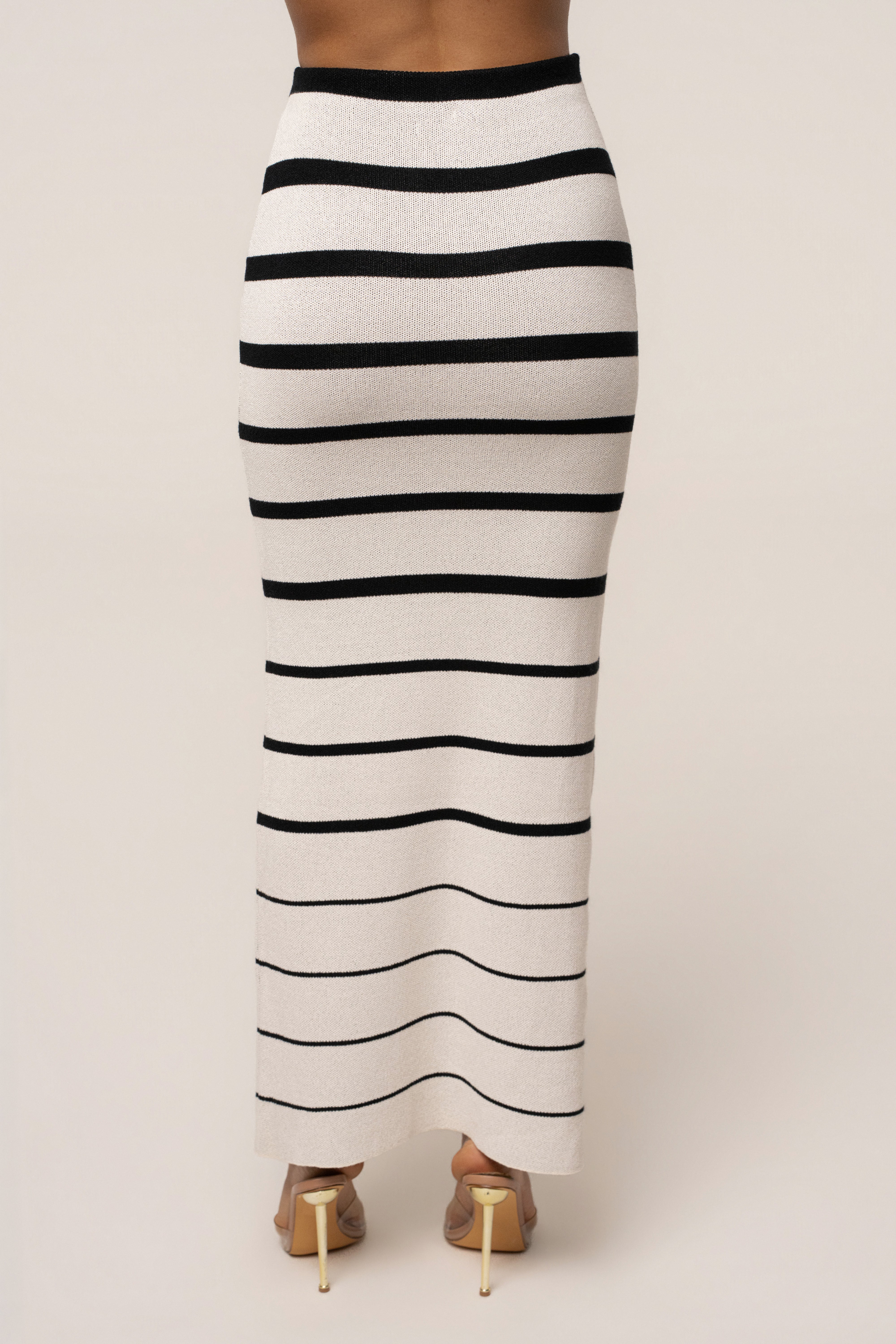 « Nuits de Marina » — Ensemble Jupe Longue Rayée, Blanc et Noir