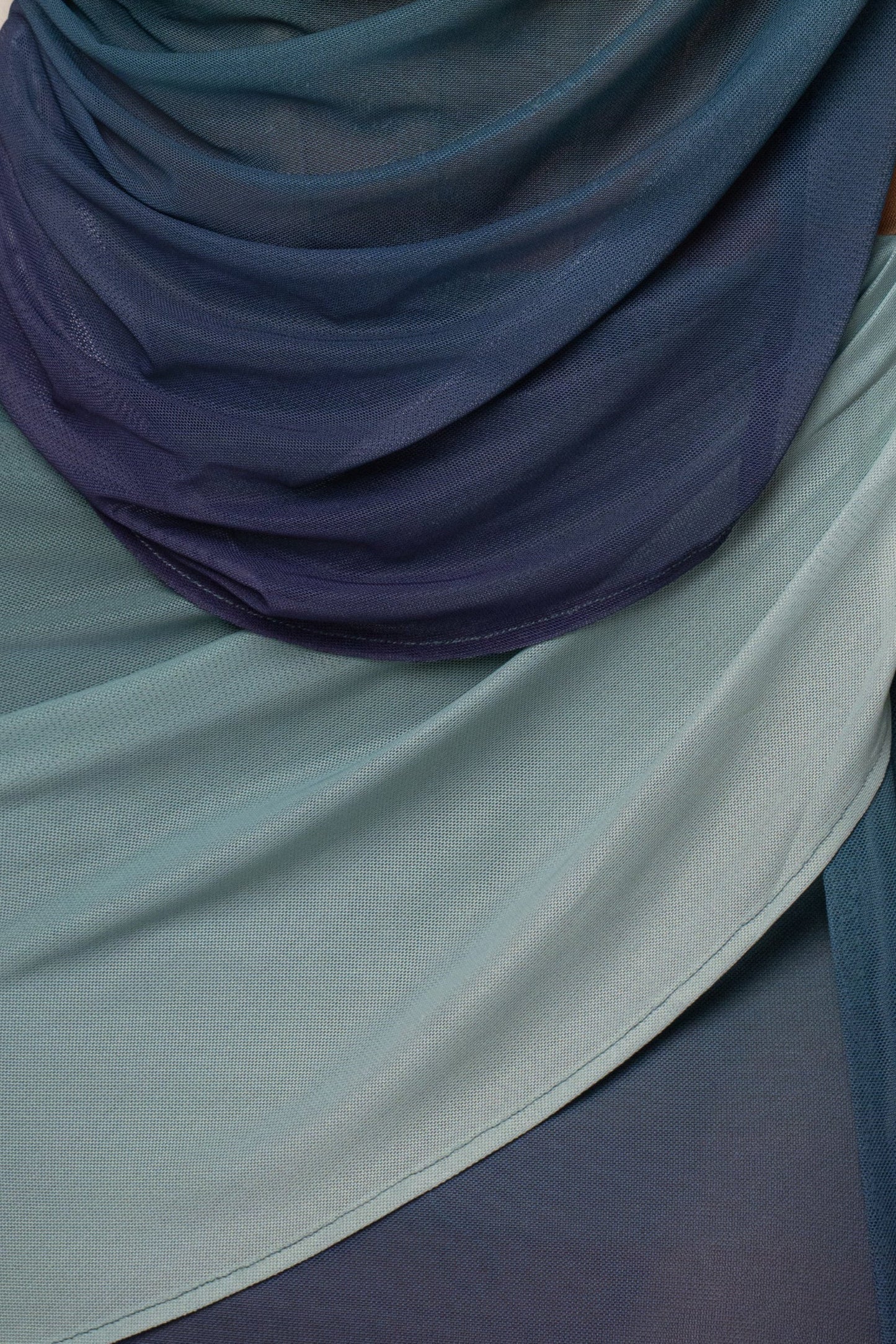 « Cœur d’Impératrice » — Robe Longue Drapée en Maille, Noir Ombré