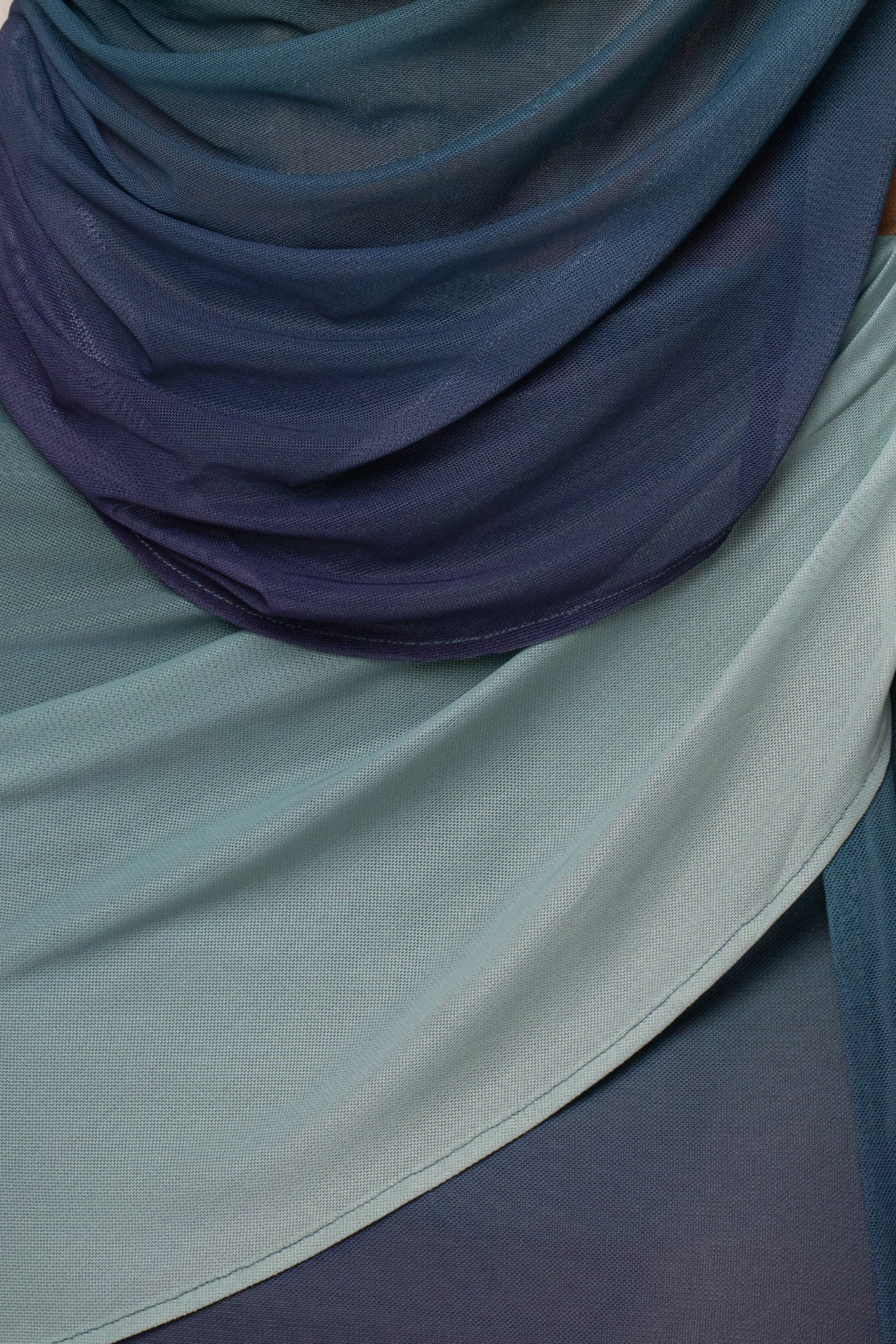 « Cœur d’Impératrice » — Robe Longue Drapée en Maille, Noir Ombré