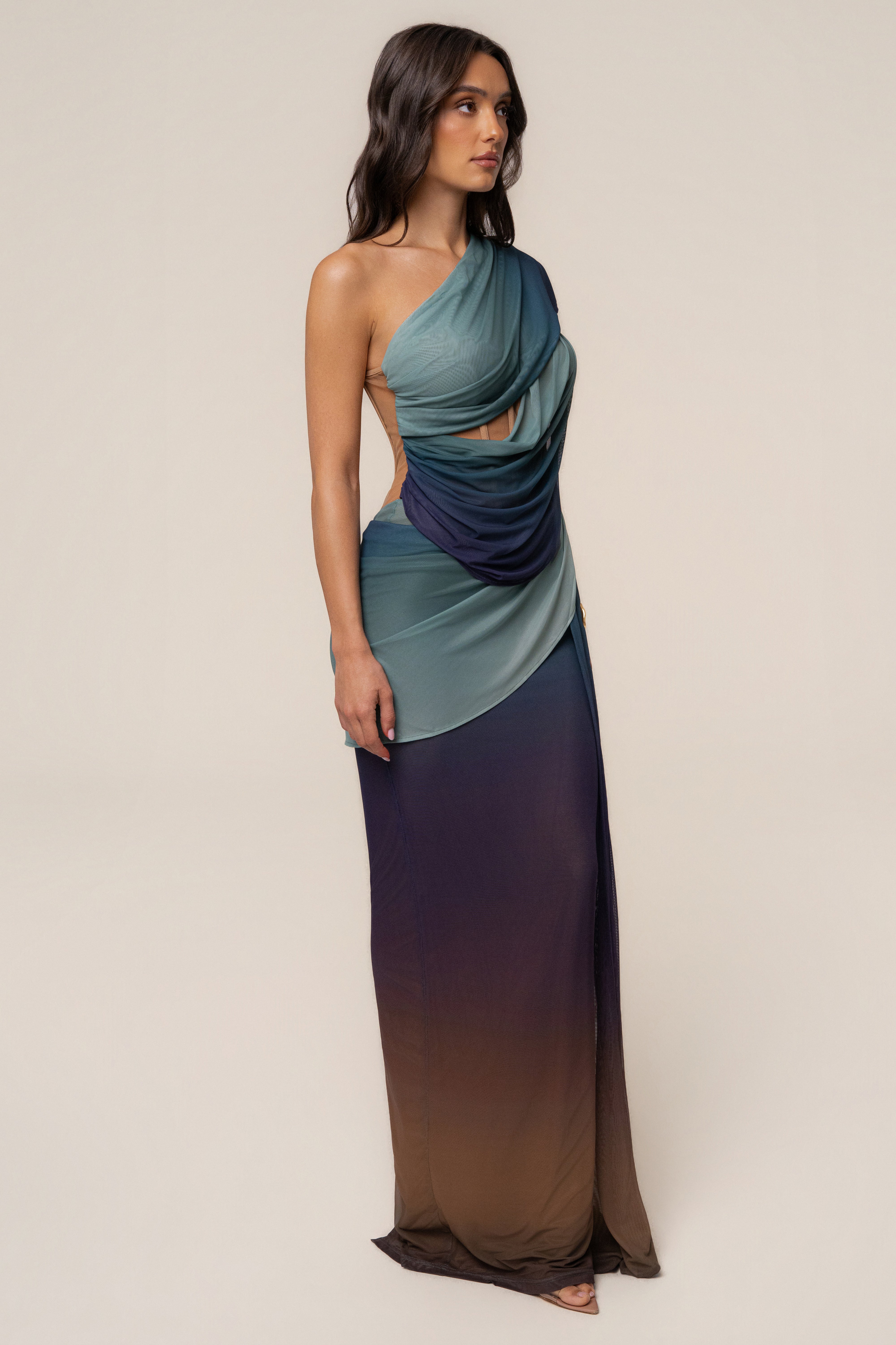 « Cœur d’Impératrice » — Robe Longue Drapée en Maille, Noir Ombré