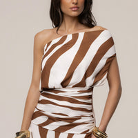 « Empreinte Sauvage » — Robe Longue Dos Nu Zébrée, Brun