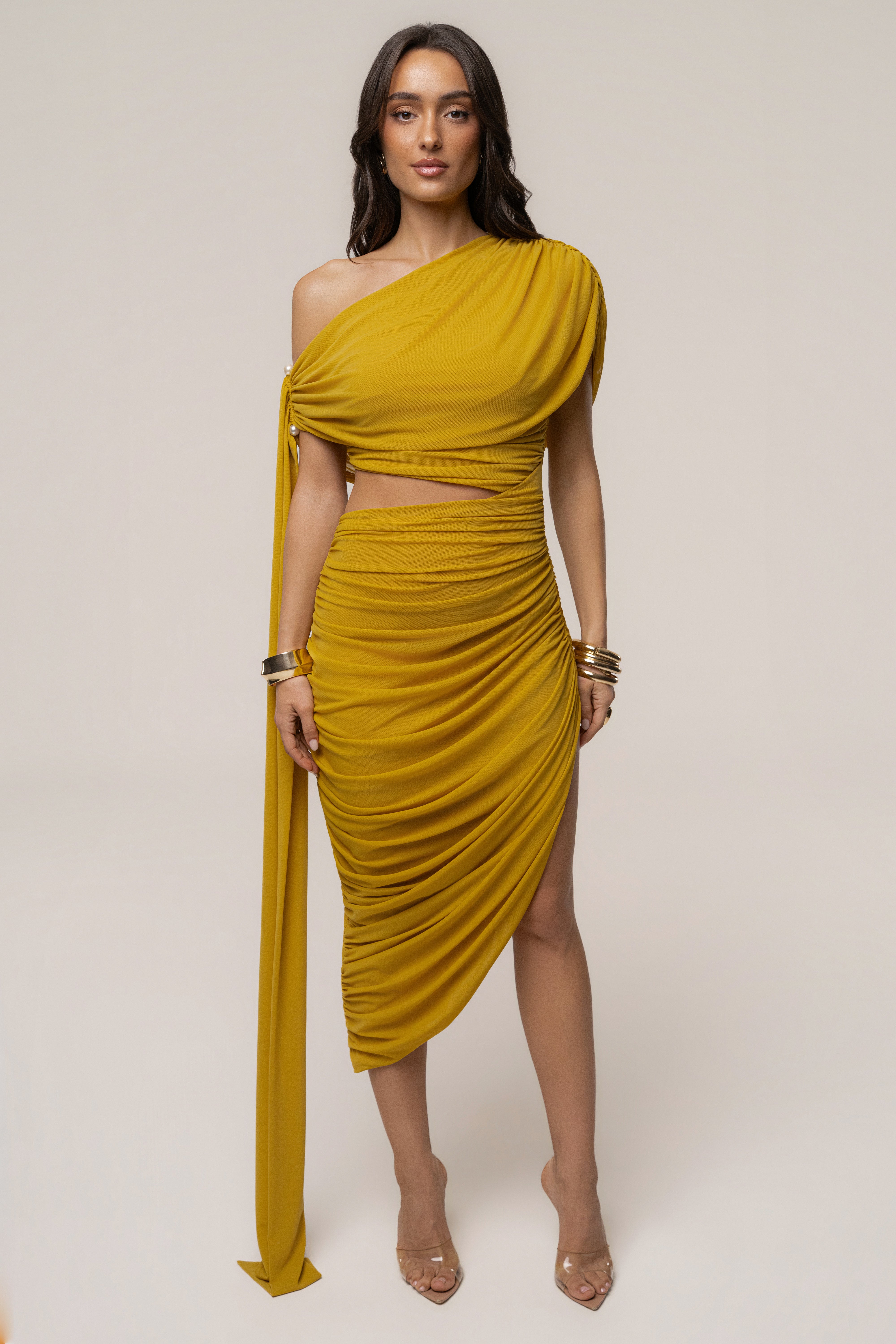 « Aris » — Robe Mi-Longue Découpée, Moutarde