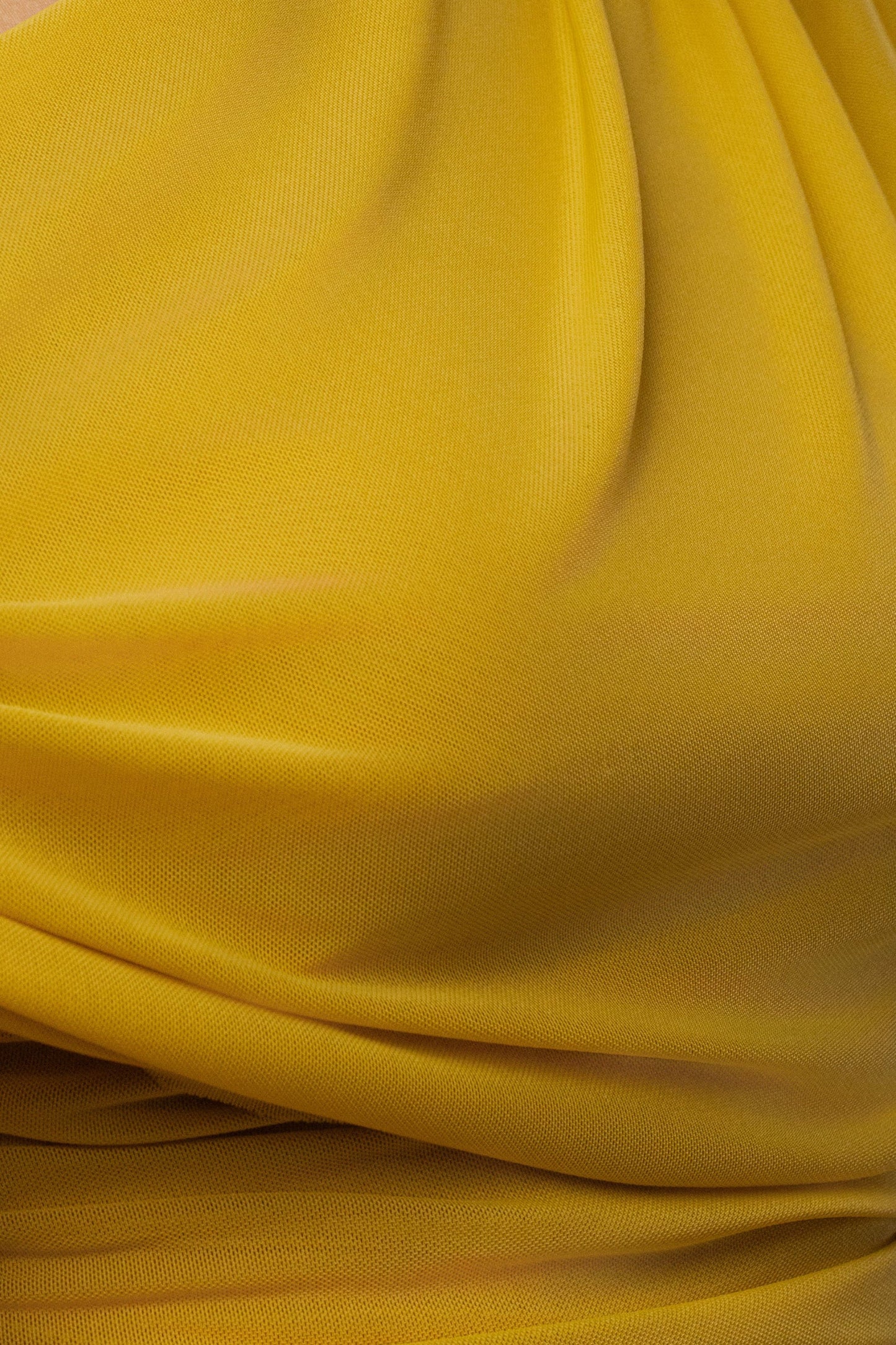 « Aris » — Robe Mi-Longue Découpée, Moutarde