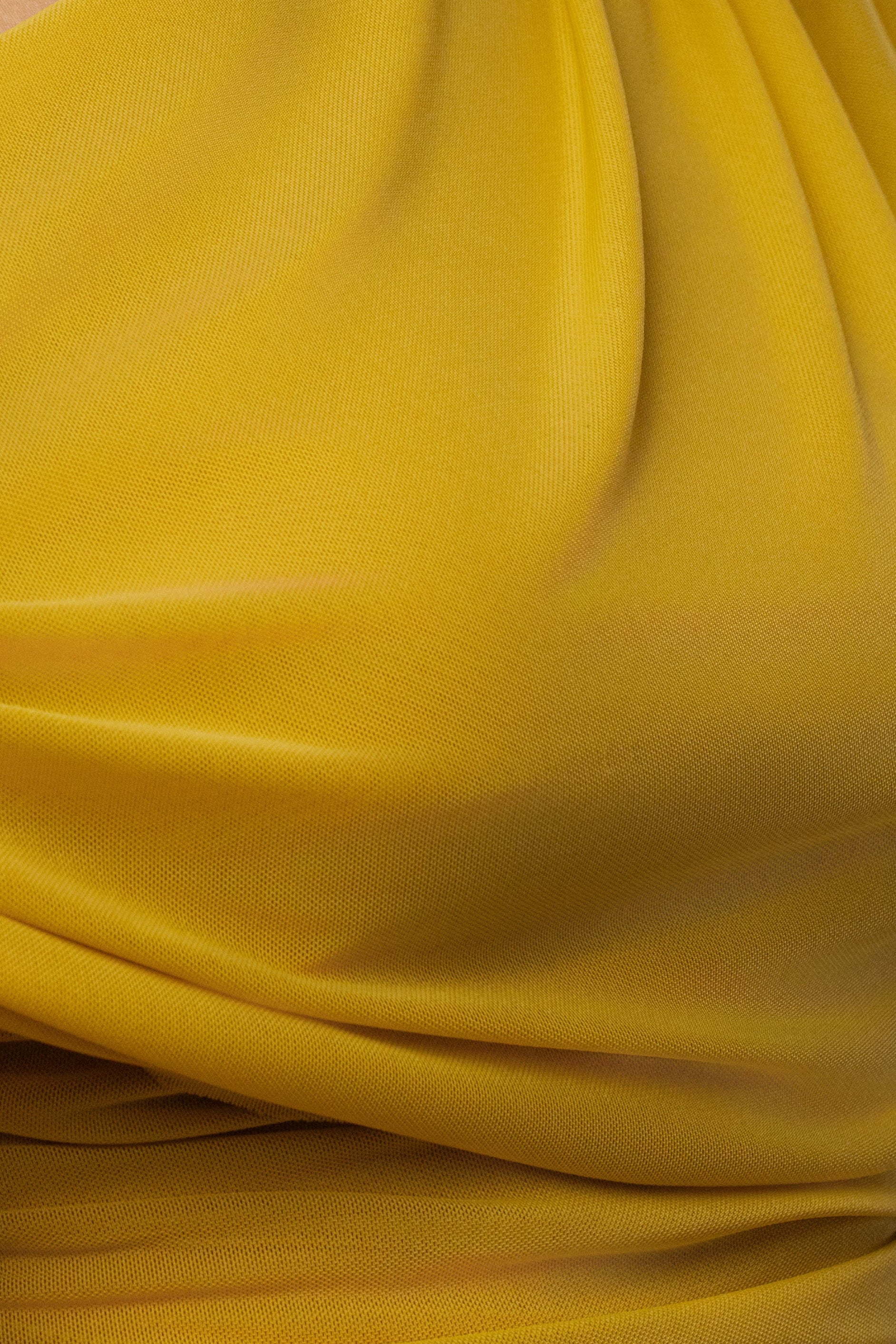 « Aris » — Robe Mi-Longue Découpée, Moutarde