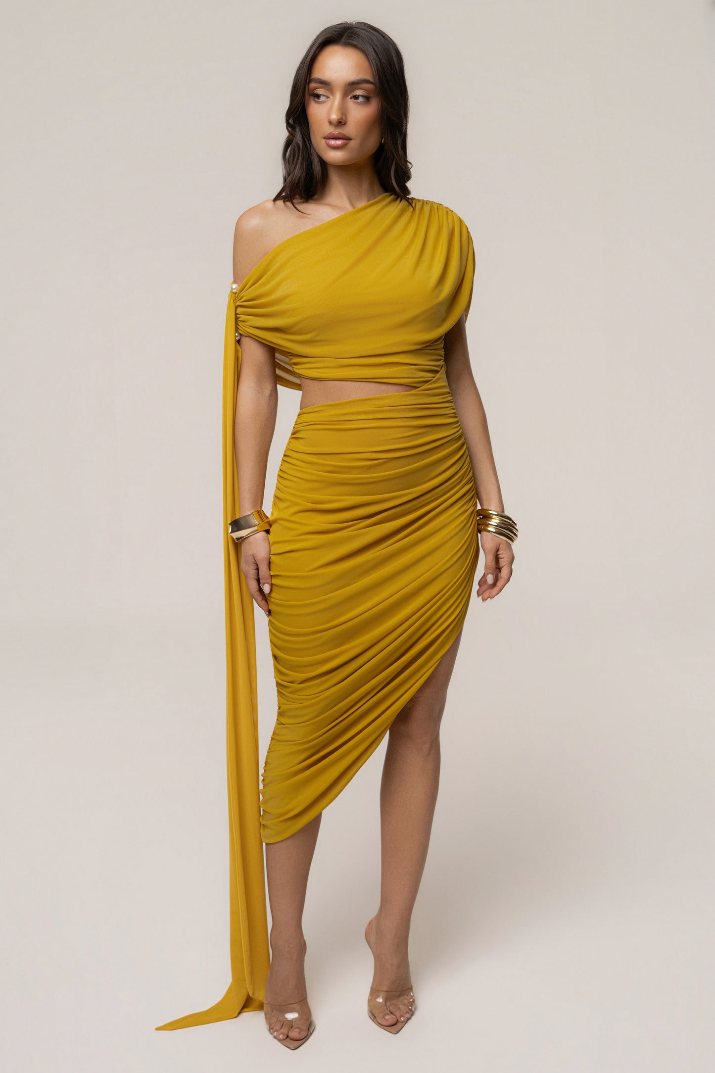 « Aris » — Robe Mi-Longue Découpée, Moutarde