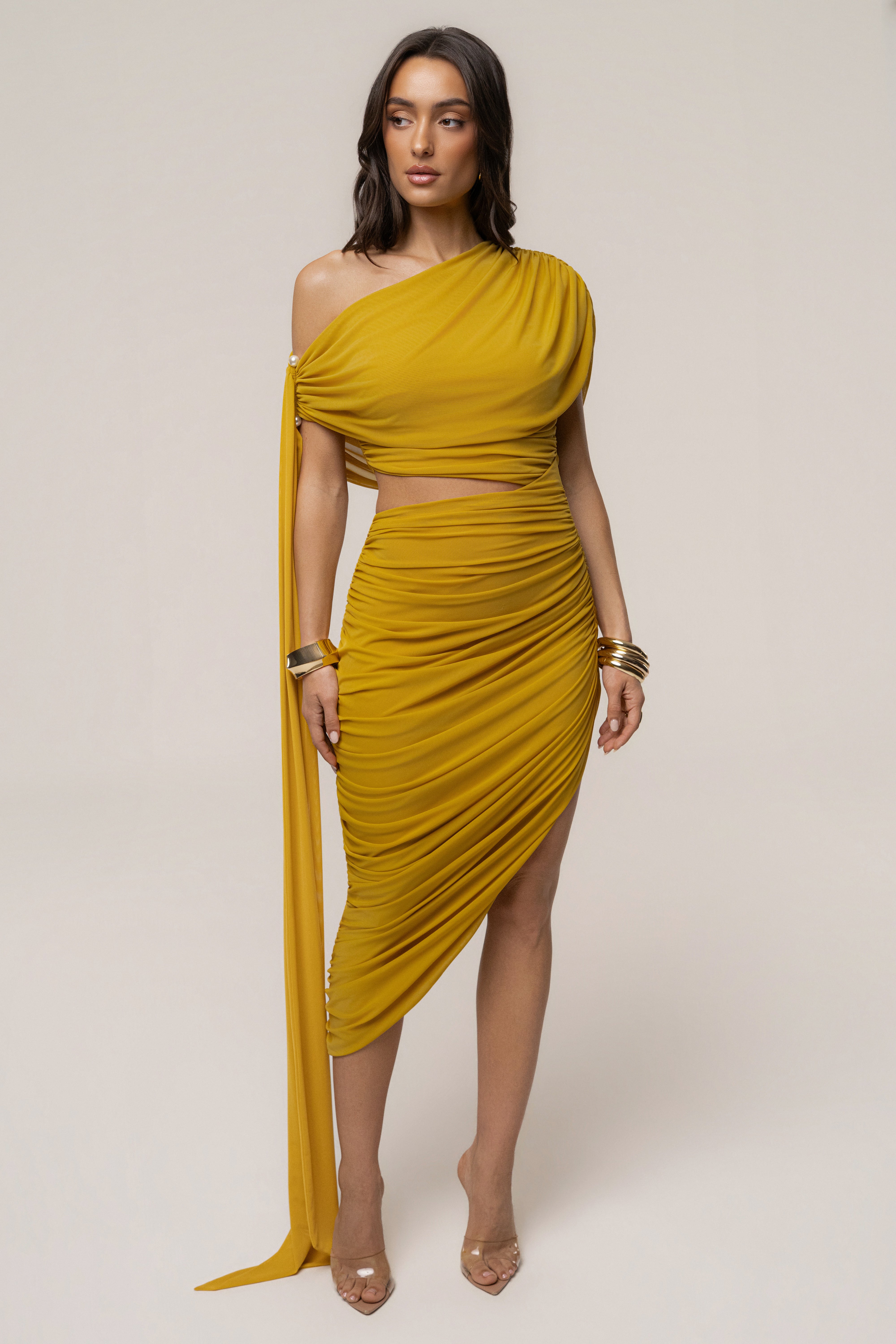 « Aris » — Robe Mi-Longue Découpée, Moutarde