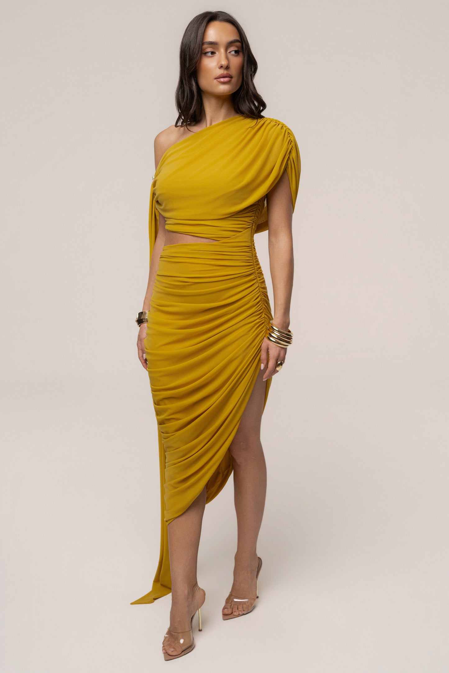 « Aris » — Robe Mi-Longue Découpée, Moutarde