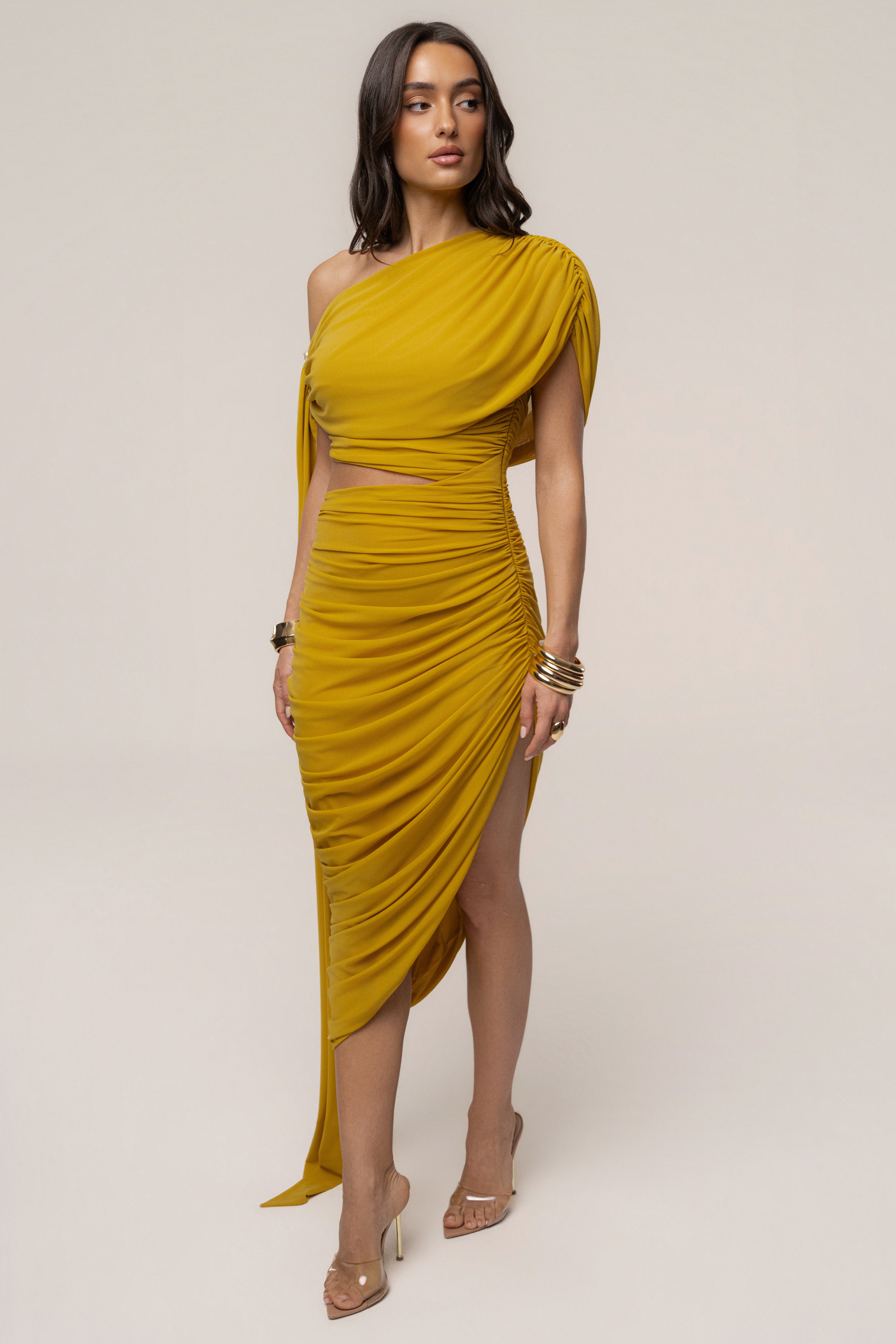 « Aris » — Robe Mi-Longue Découpée, Moutarde
