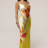 « Éden Tropical » — Robe Longue Fleurie en Satin, Jaune