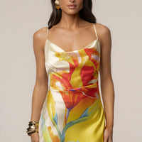 « Éden Tropical » — Robe Longue Fleurie en Satin, Jaune
