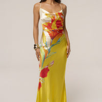 « Éden Tropical » — Robe Longue Fleurie en Satin, Jaune