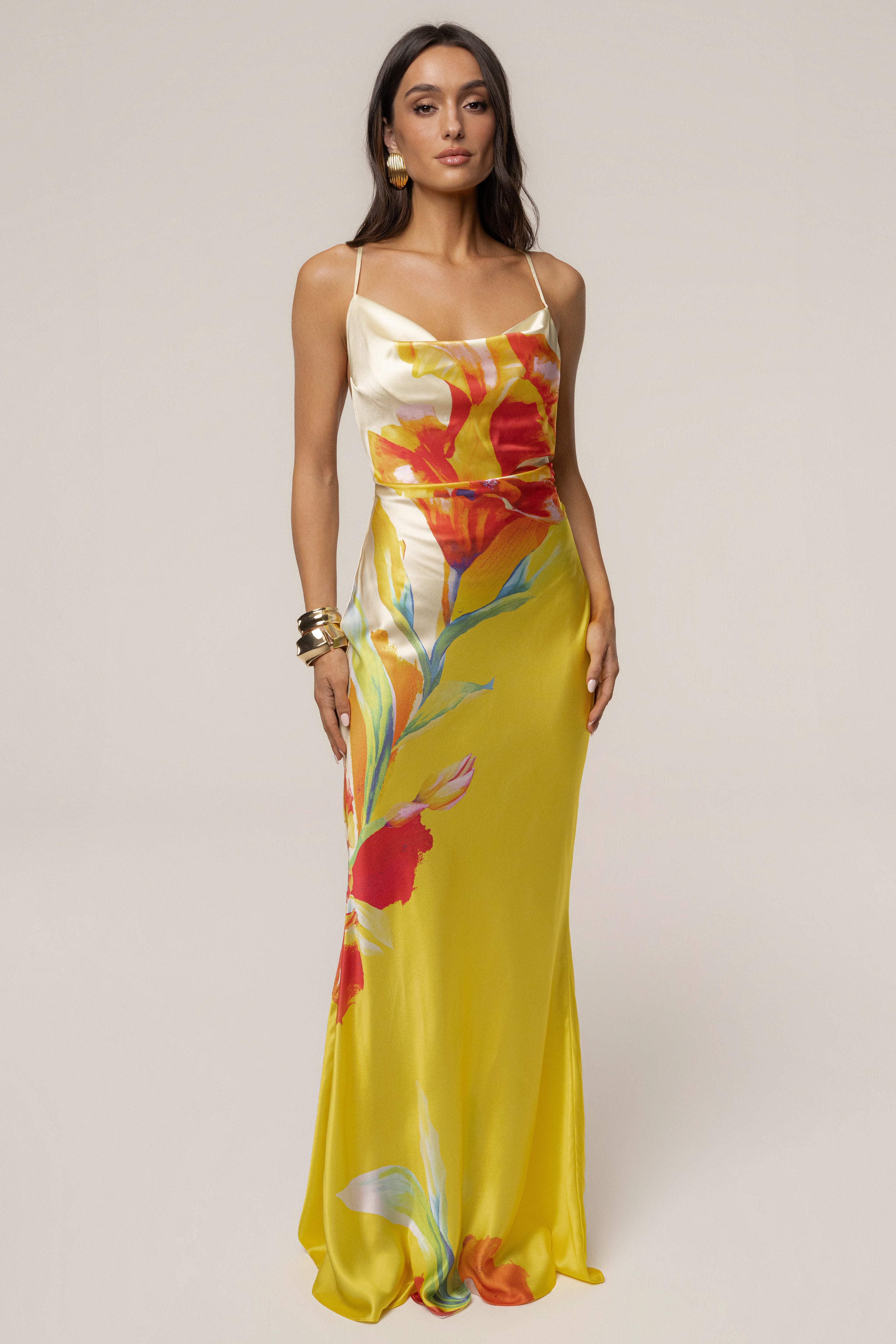« Éden Tropical » — Robe Longue Fleurie en Satin, Jaune