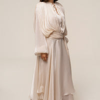 « Élégance Drapée » — Robe Longue, Crème