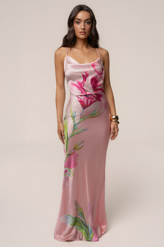 « Éden Tropical » — Robe Longue Fleurie en Satin, Rose Pâle