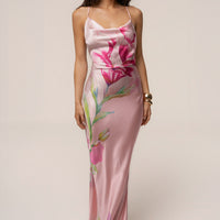 « Éden Tropical » — Robe Longue Fleurie en Satin, Rose Pâle