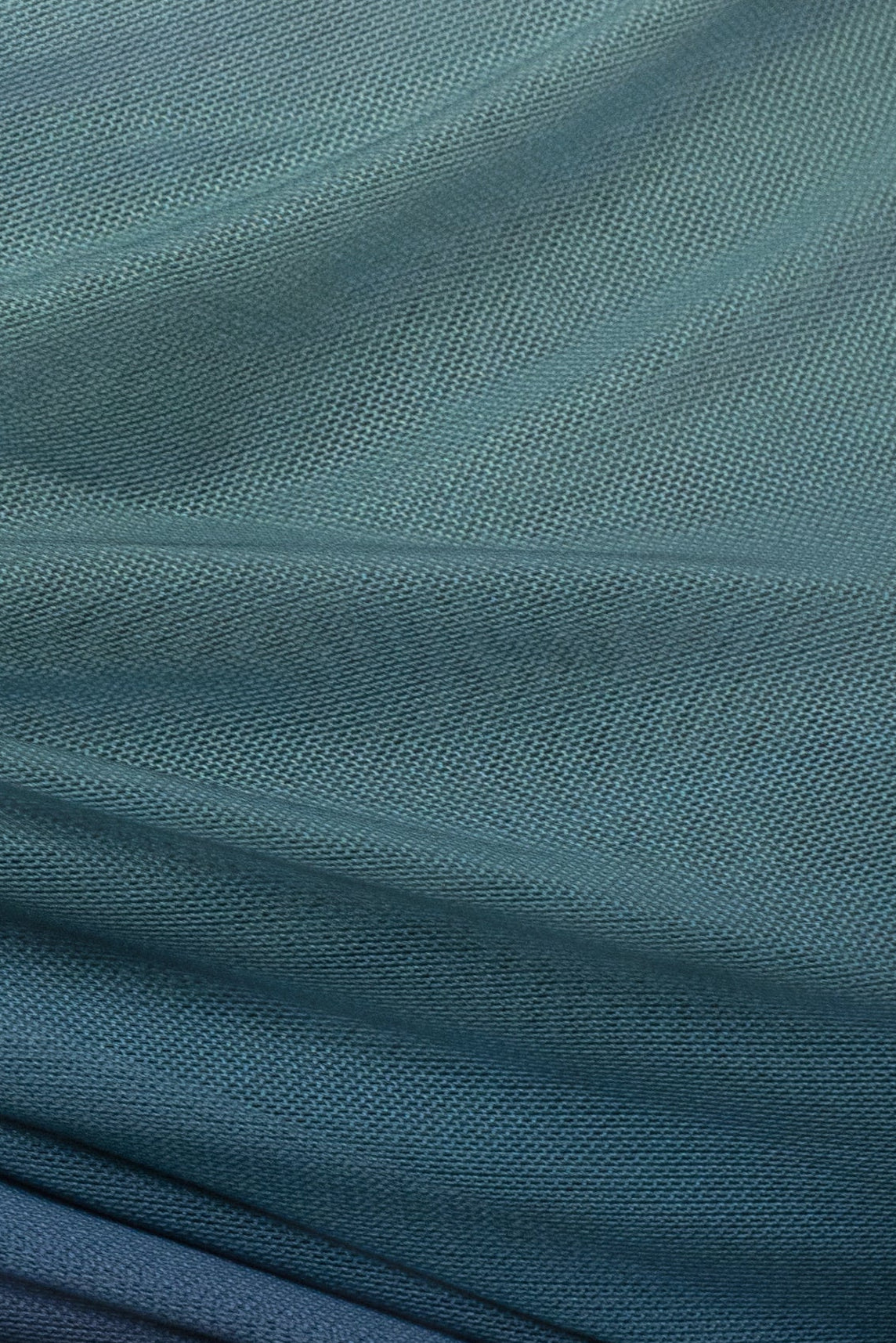 « Aris » — Robe Mi-Longue Découpée, Noir Ombré