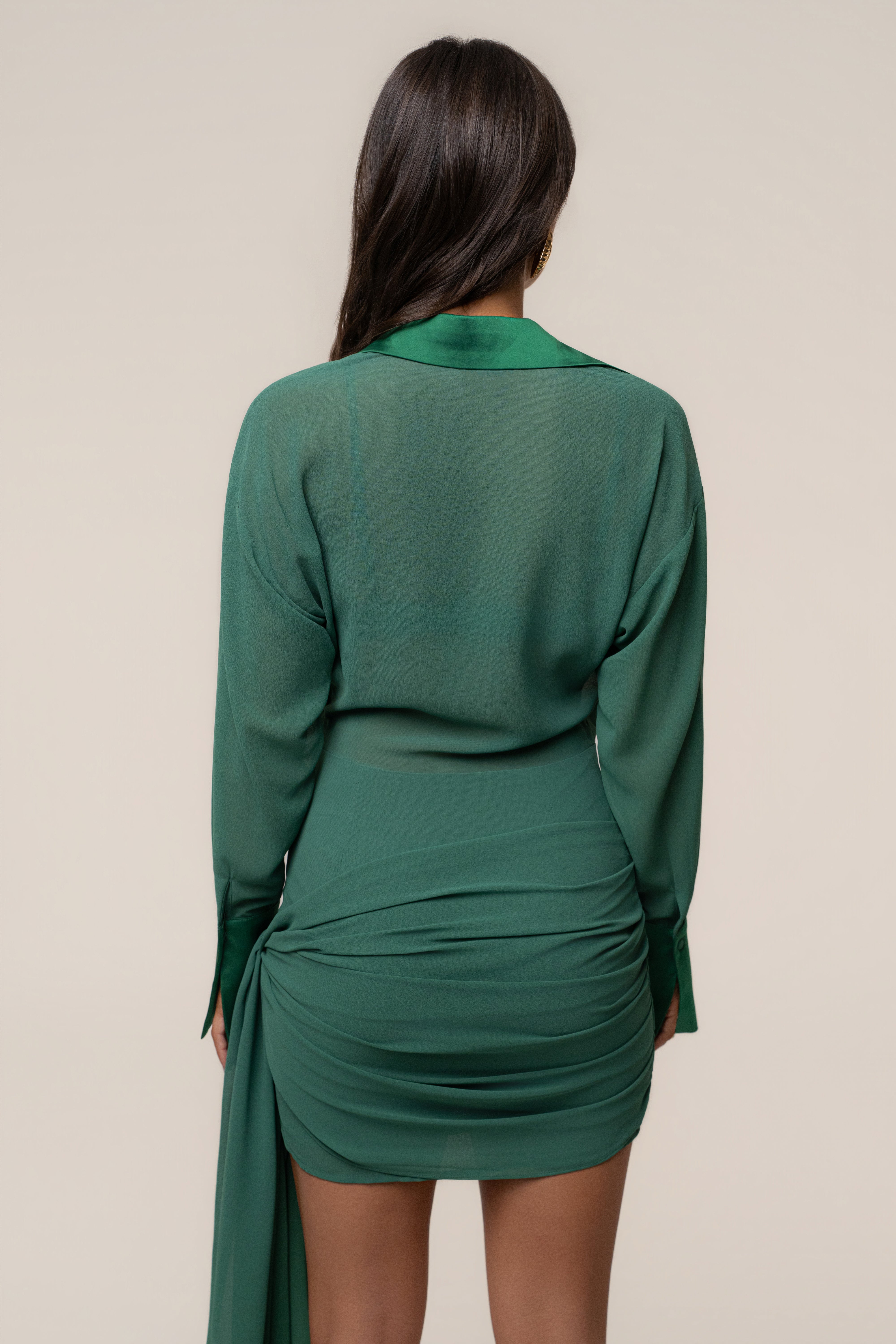 « Confiance de Minuit » — Robe Courte Drapée Col Chemisier, Vert