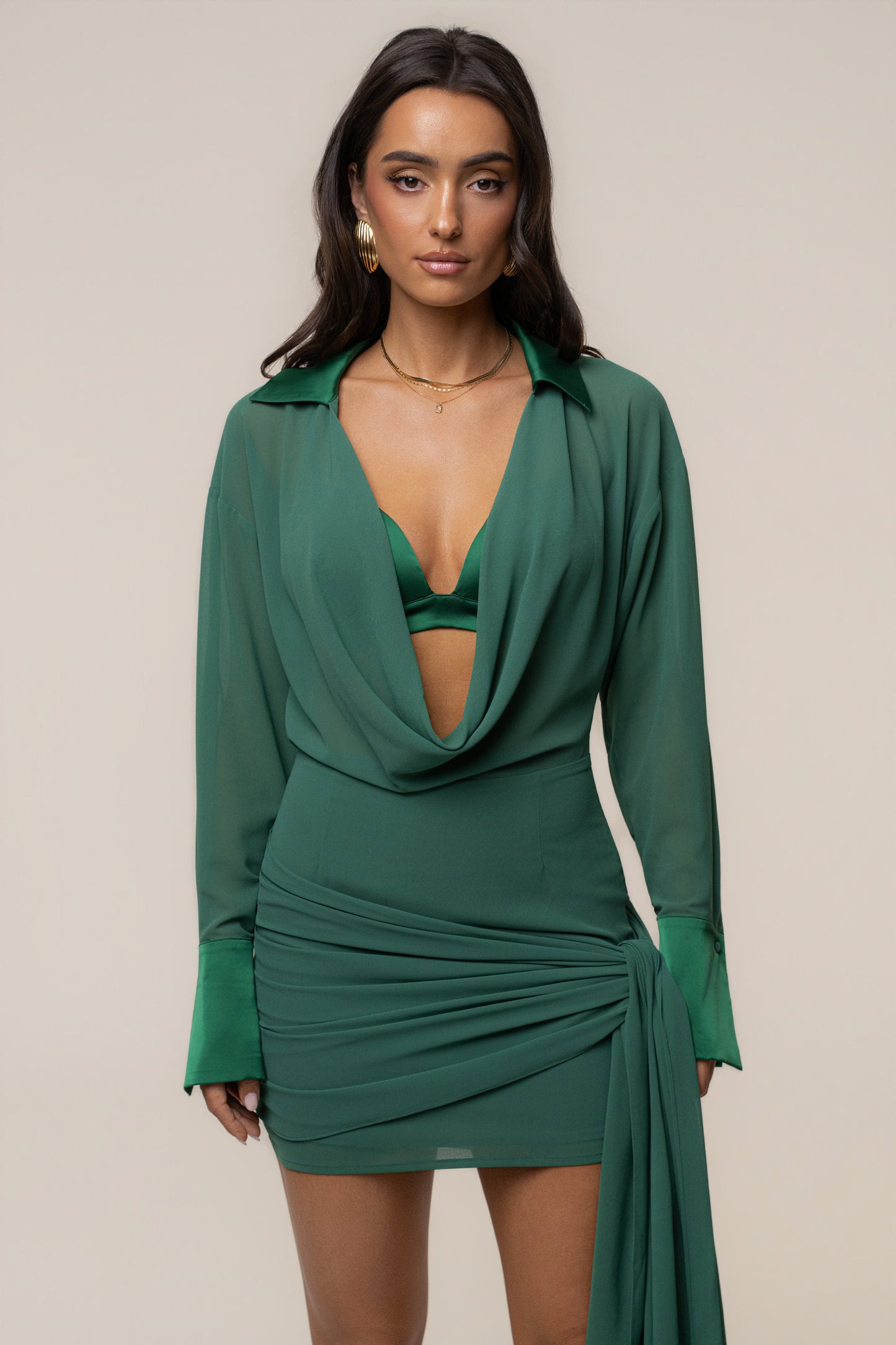 « Confiance de Minuit » — Robe Courte Drapée Col Chemisier, Vert