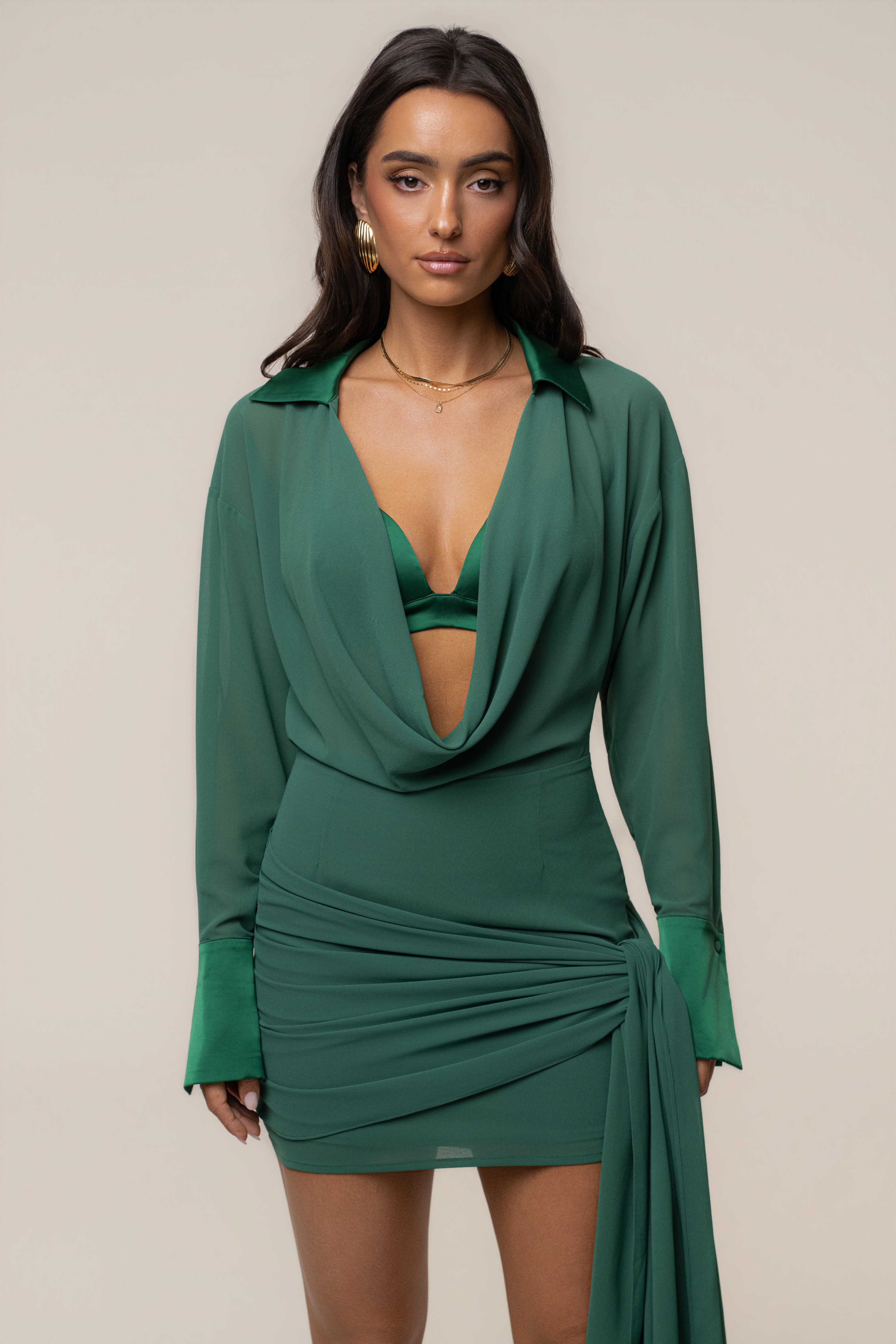 « Confiance de Minuit » — Robe Courte Drapée Col Chemisier, Vert