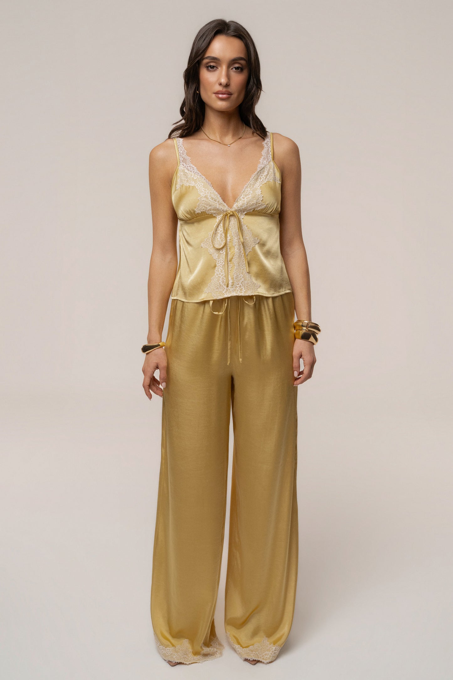 « Brise de Laguna » — Ensemble Pantalon Large Satiné, Jaune