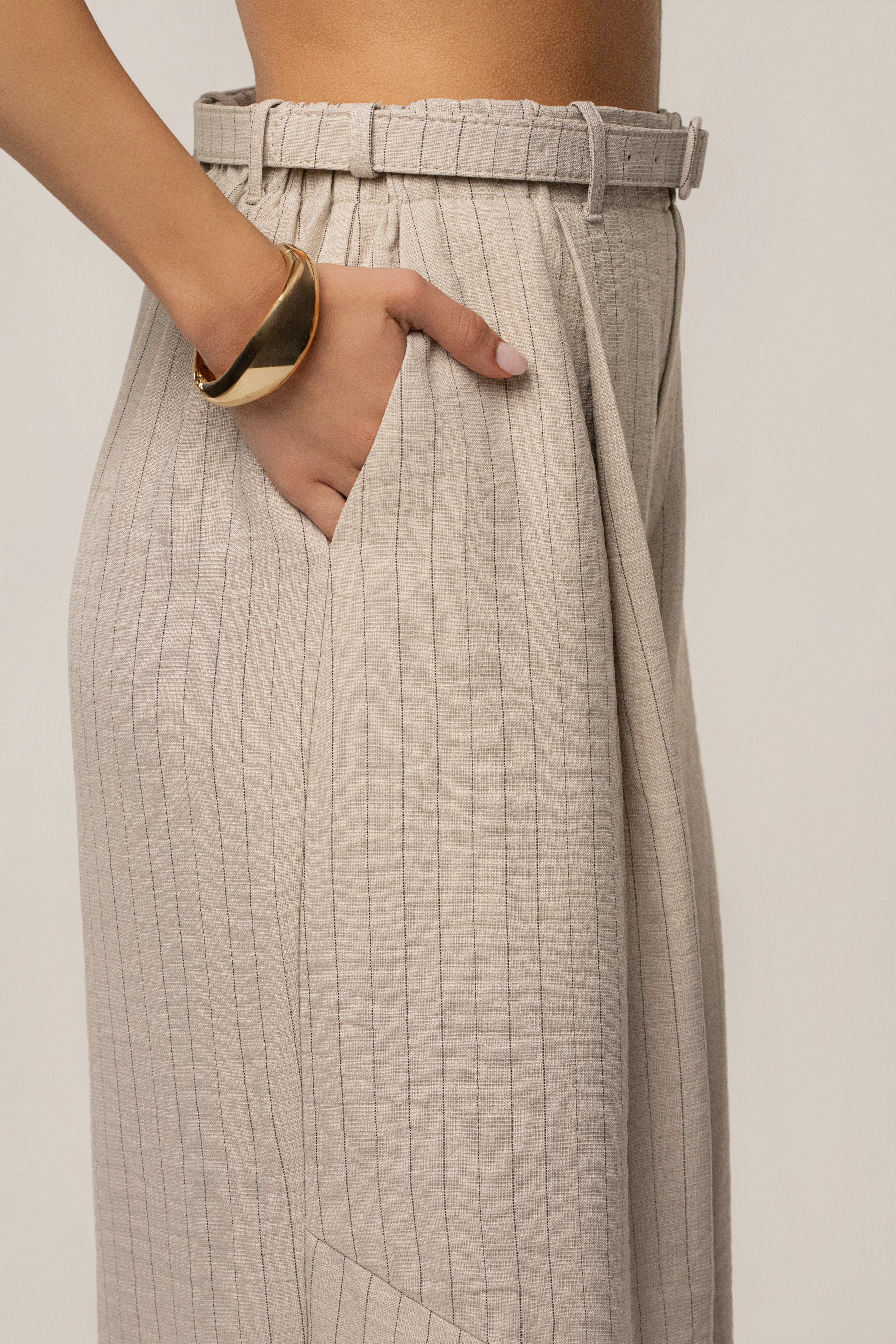 « Executive » — Ensemble Tailleur Rayé, Beige