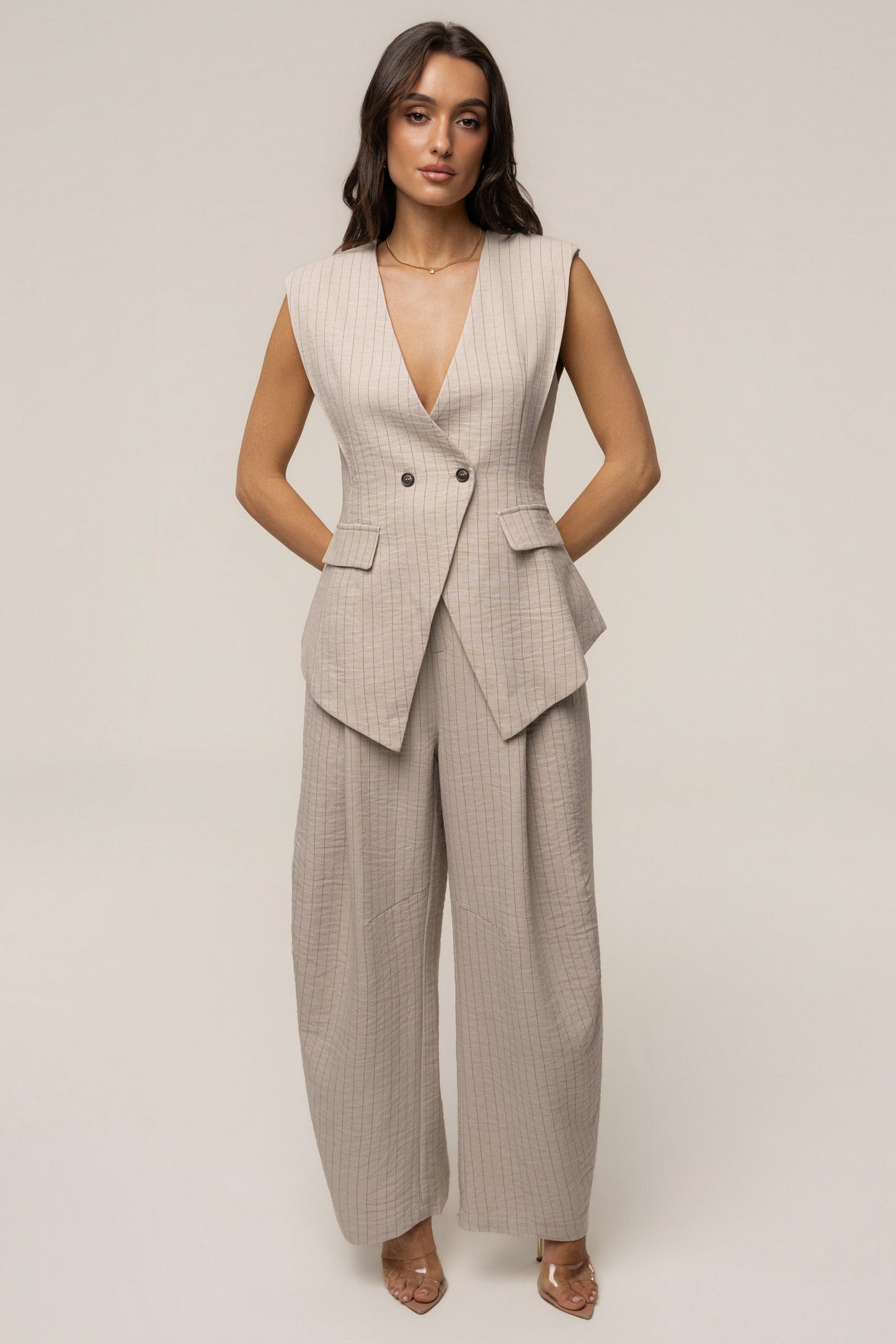 « Executive » — Ensemble Tailleur Rayé, Beige