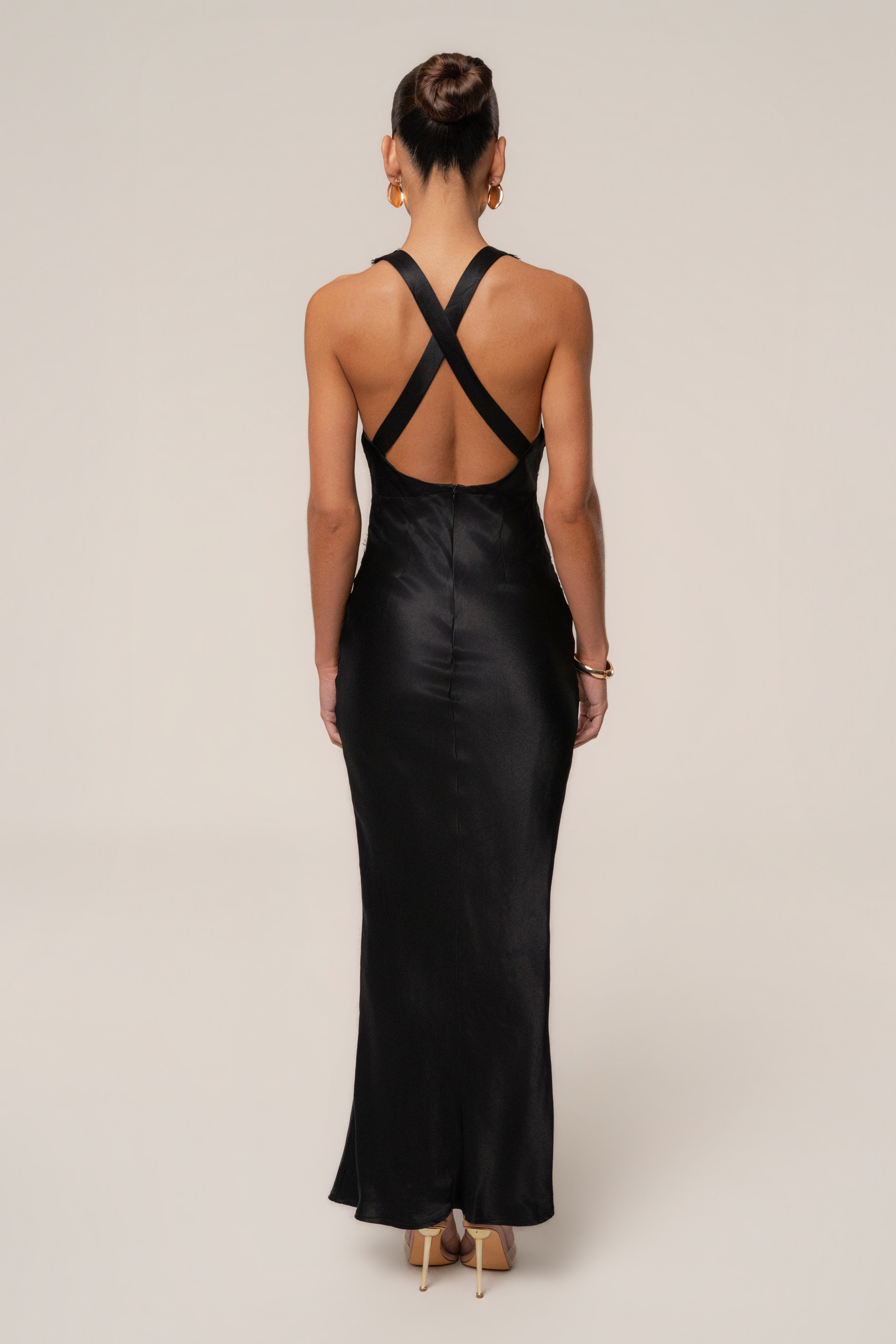 « Nuit de Satin » — Robe Longue Bustier Dos Croisé, Noir