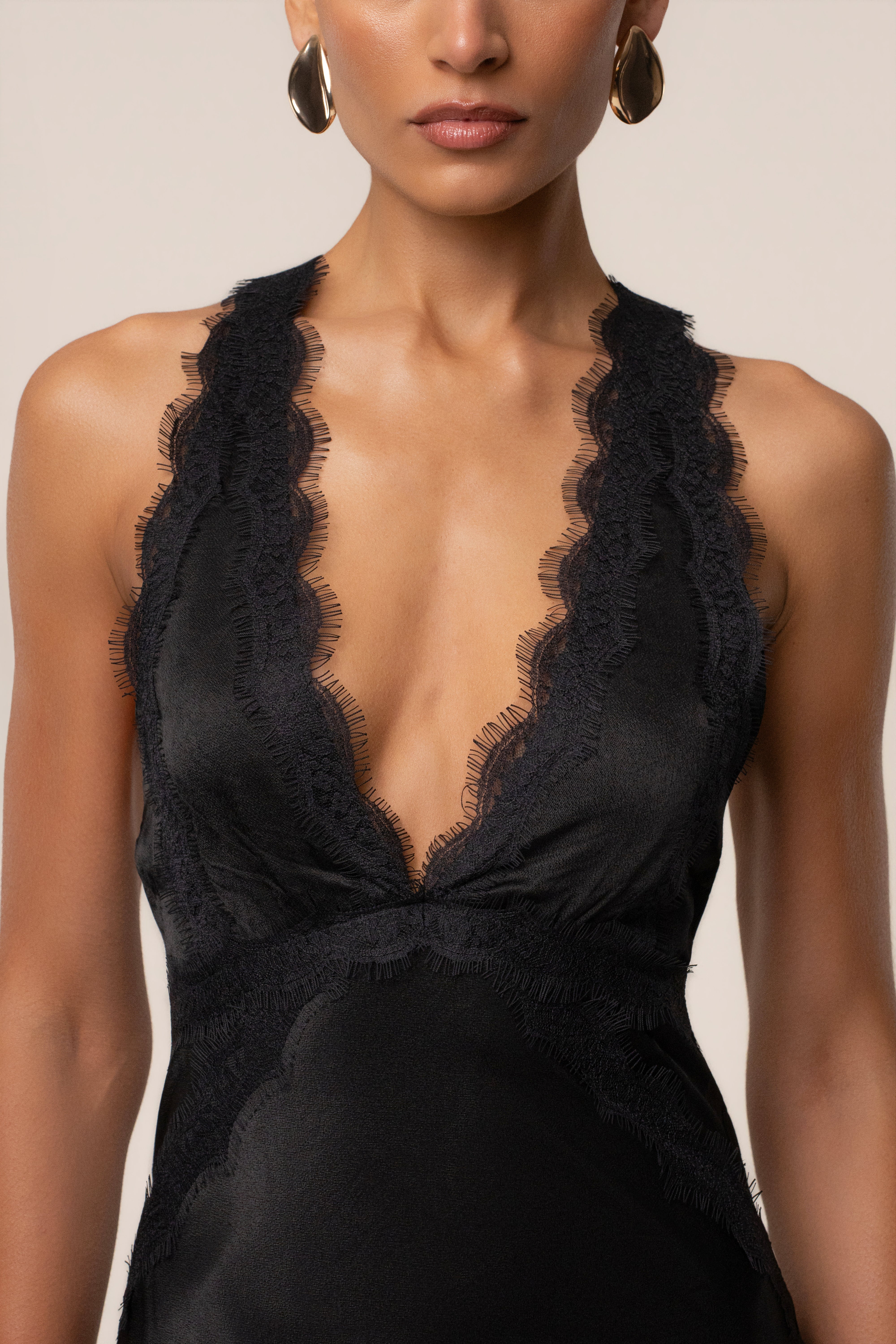 « Nuit de Satin » — Robe Longue Bustier Dos Croisé, Noir