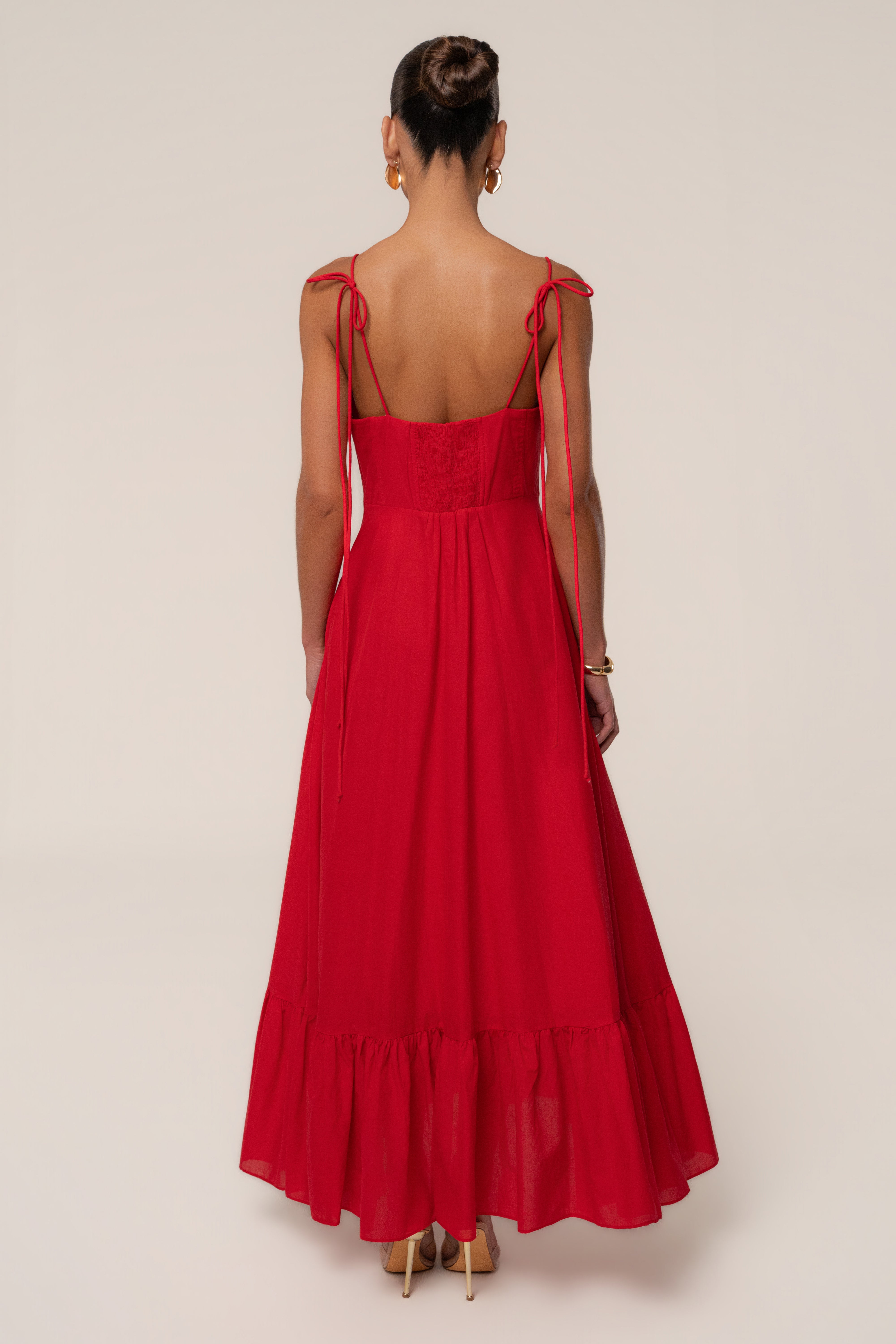 « Romance Fluide » — Robe Longue Bustier Volantée, Rouge