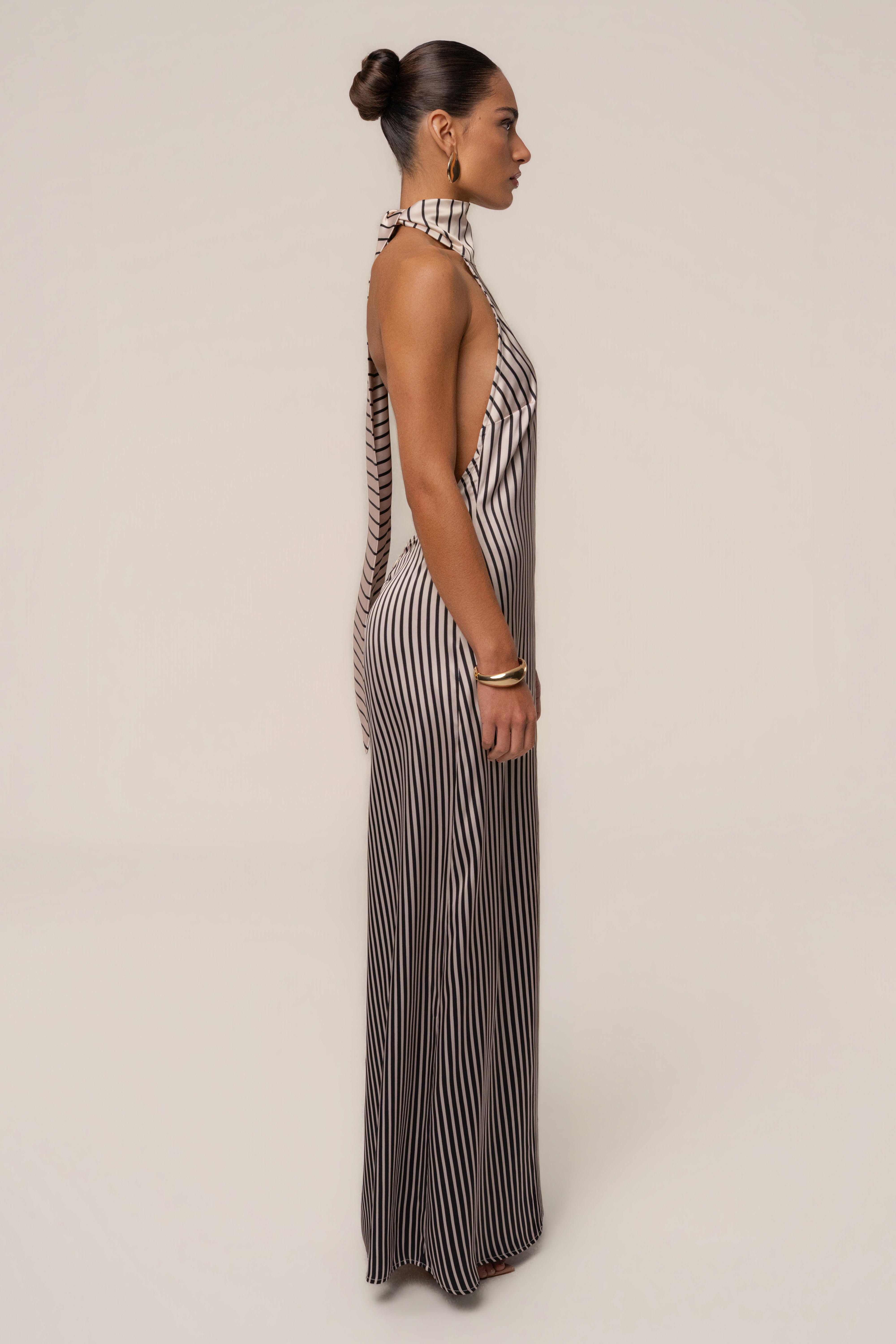 « Lueur Rayée » — Robe Longue Rayée Satinée, Ivoire