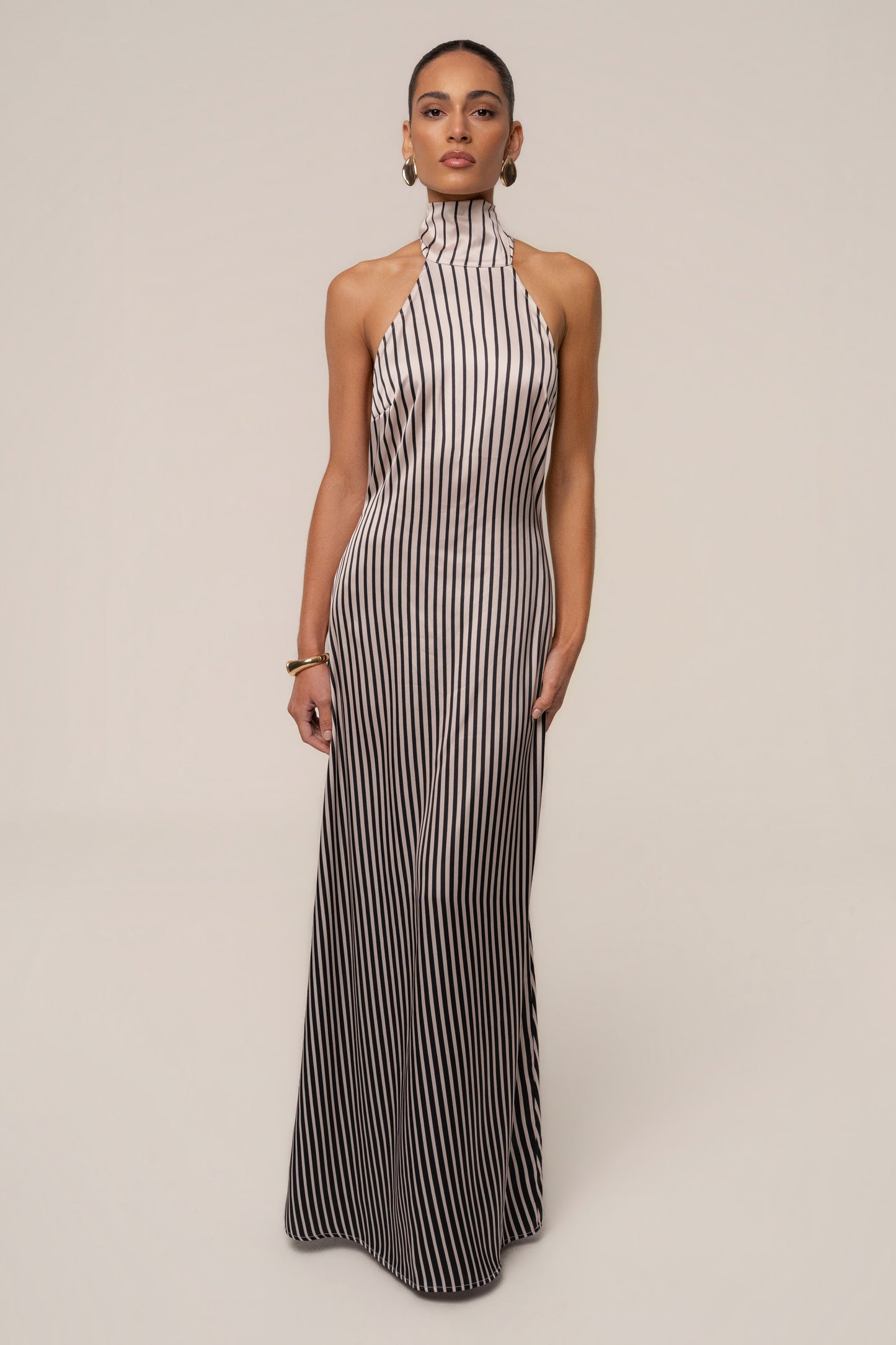 « Lueur Rayée » — Robe Longue Rayée Satinée, Ivoire