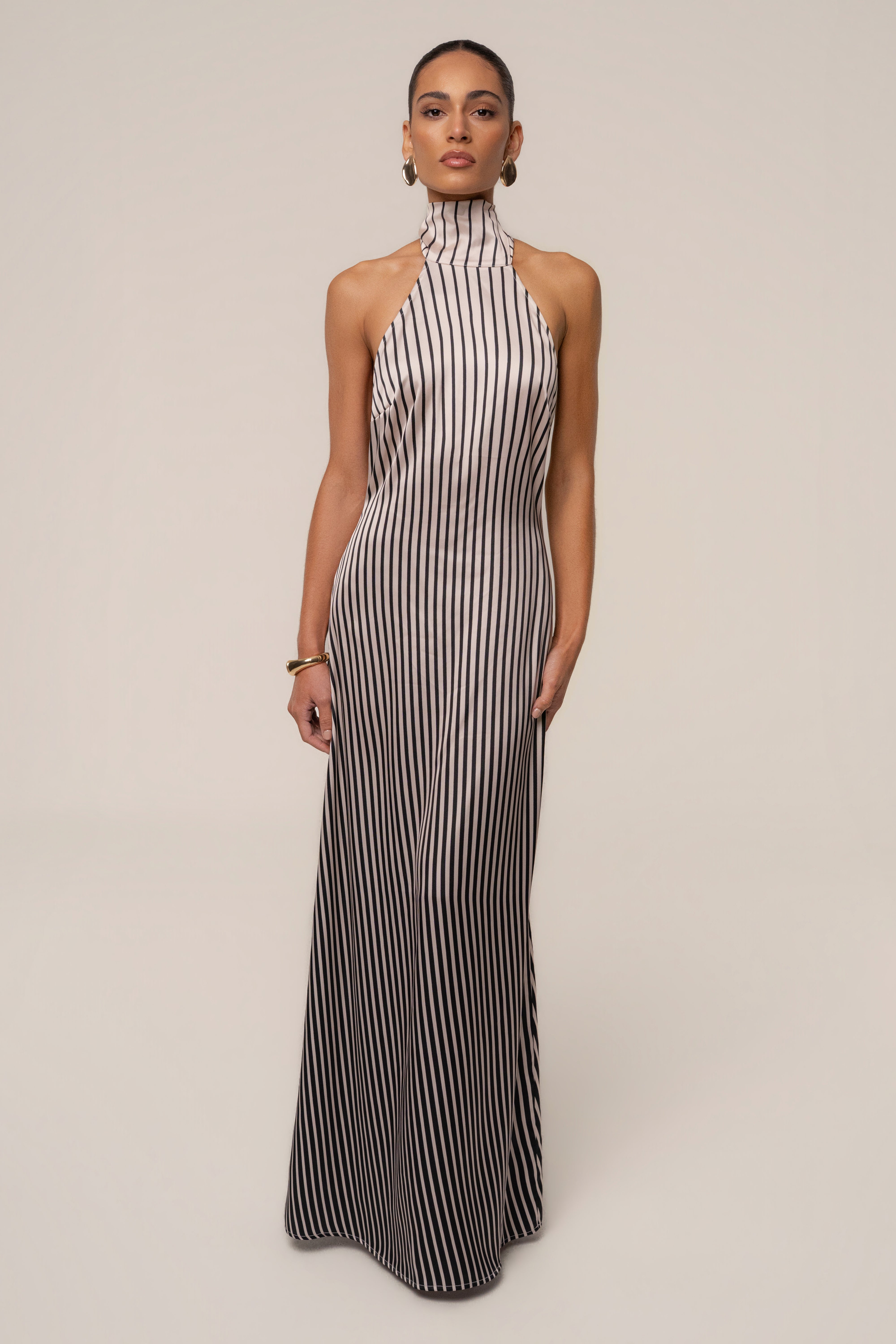 « Lueur Rayée » — Robe Longue Rayée Satinée, Ivoire