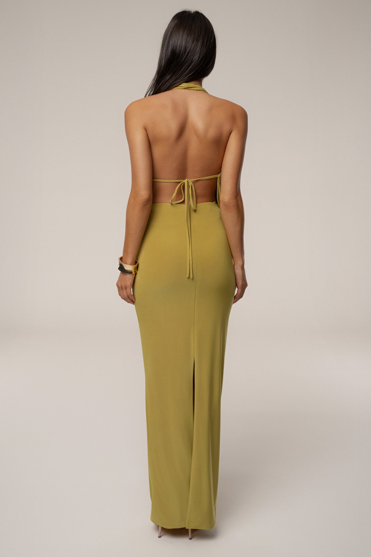 « Aube Drapée » — Robe Longue Dos Nu Col Bénitier, Vert Mousse
