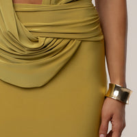 « Aube Drapée » — Robe Longue Dos Nu Col Bénitier, Vert Mousse