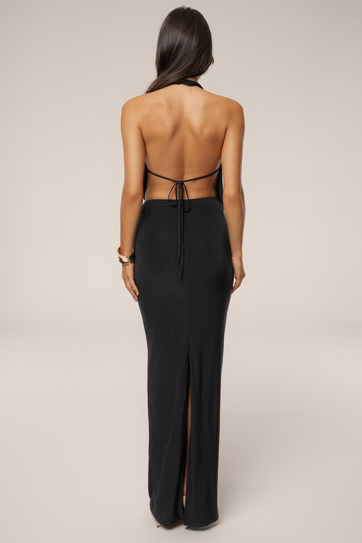 « Aube Drapée » — Robe Longue Dos Nu Col Bénitier, Noir