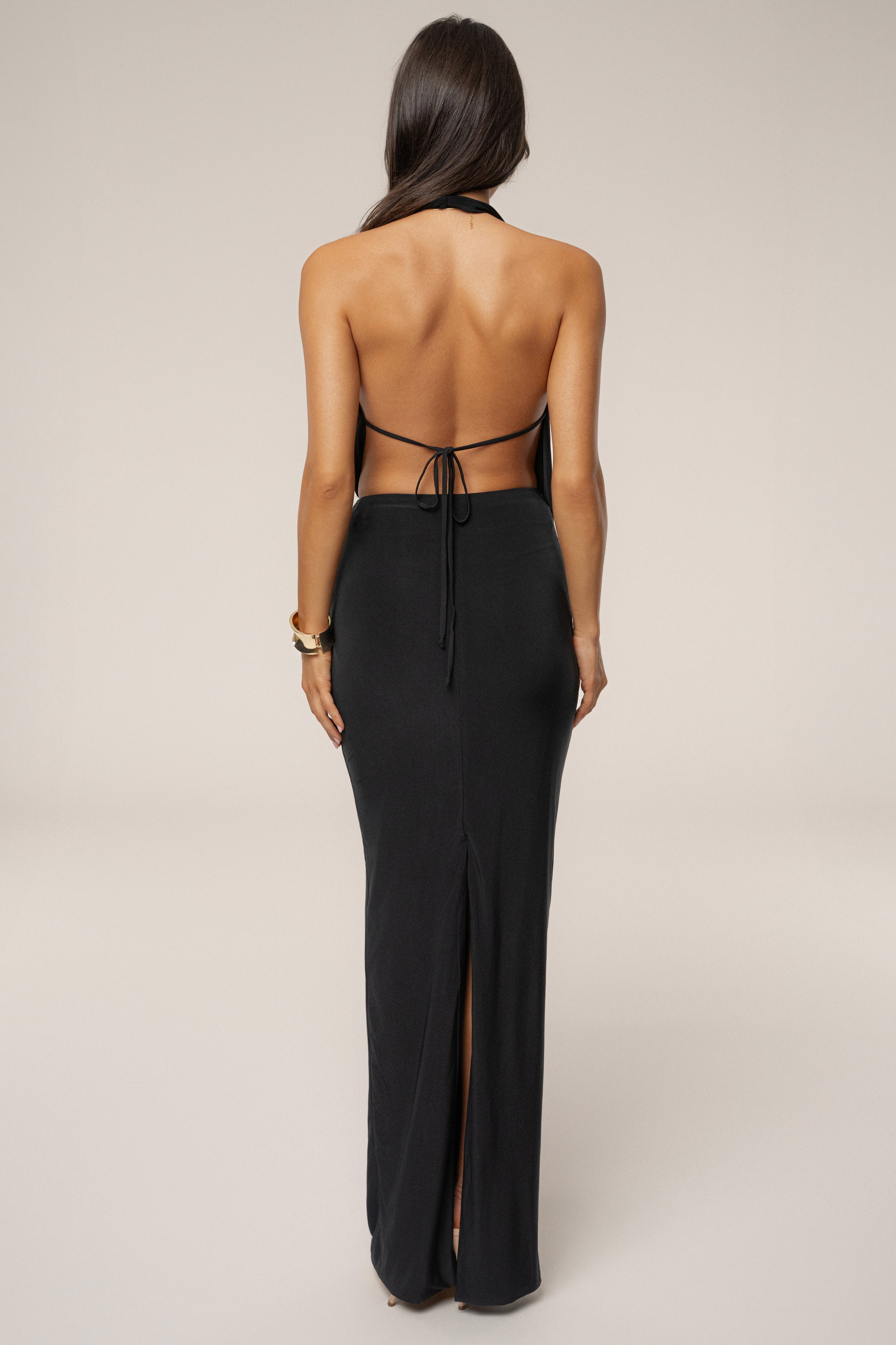 « Aube Drapée » — Robe Longue Dos Nu Col Bénitier, Noir